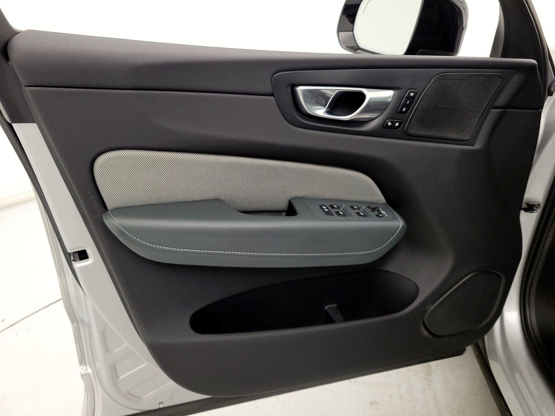 Thumbnail: 2021 Volvo XC60 - 12