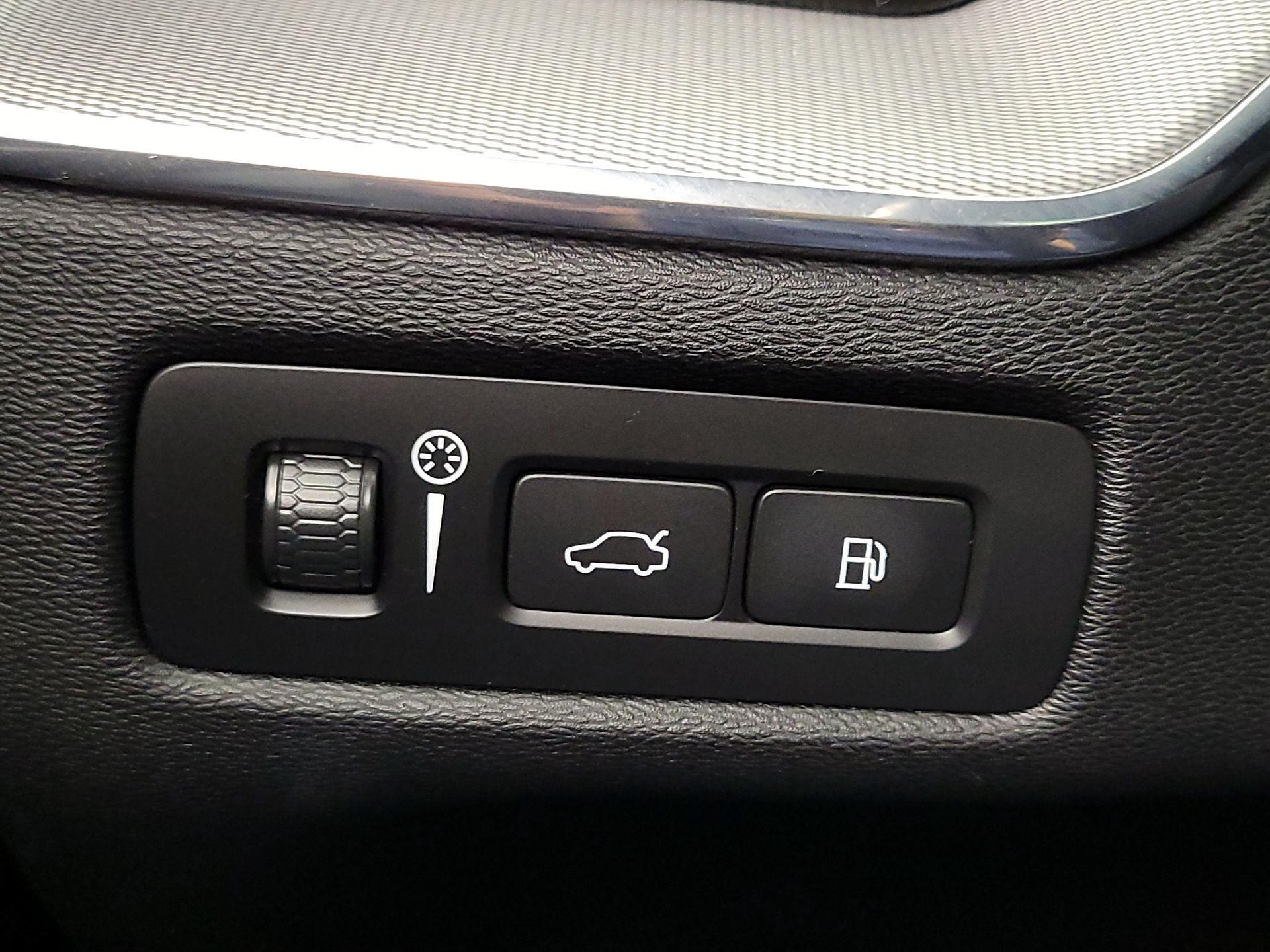 Thumbnail: 2021 Volvo XC60 - 13