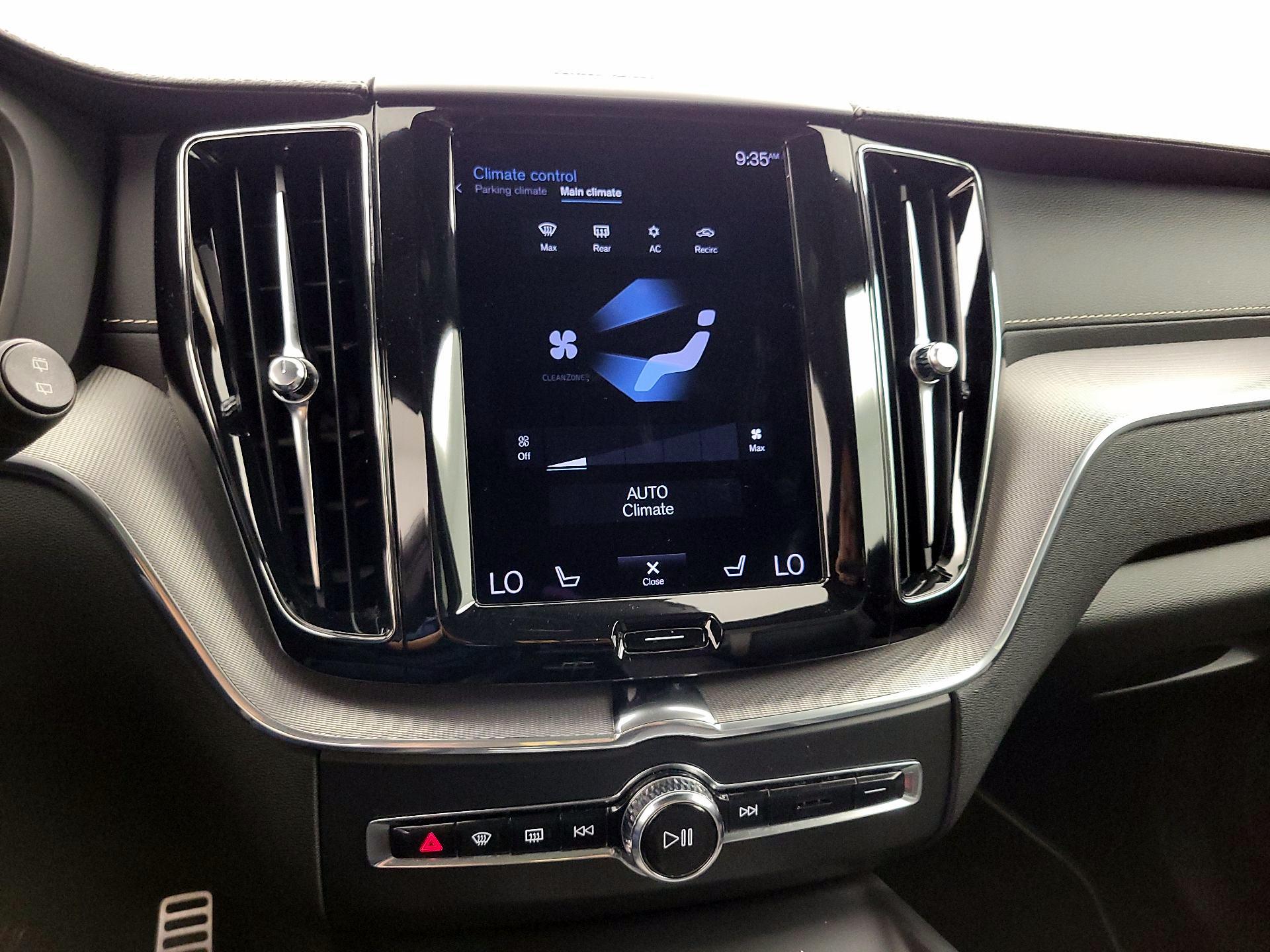 Thumbnail: 2021 Volvo XC60 - 17