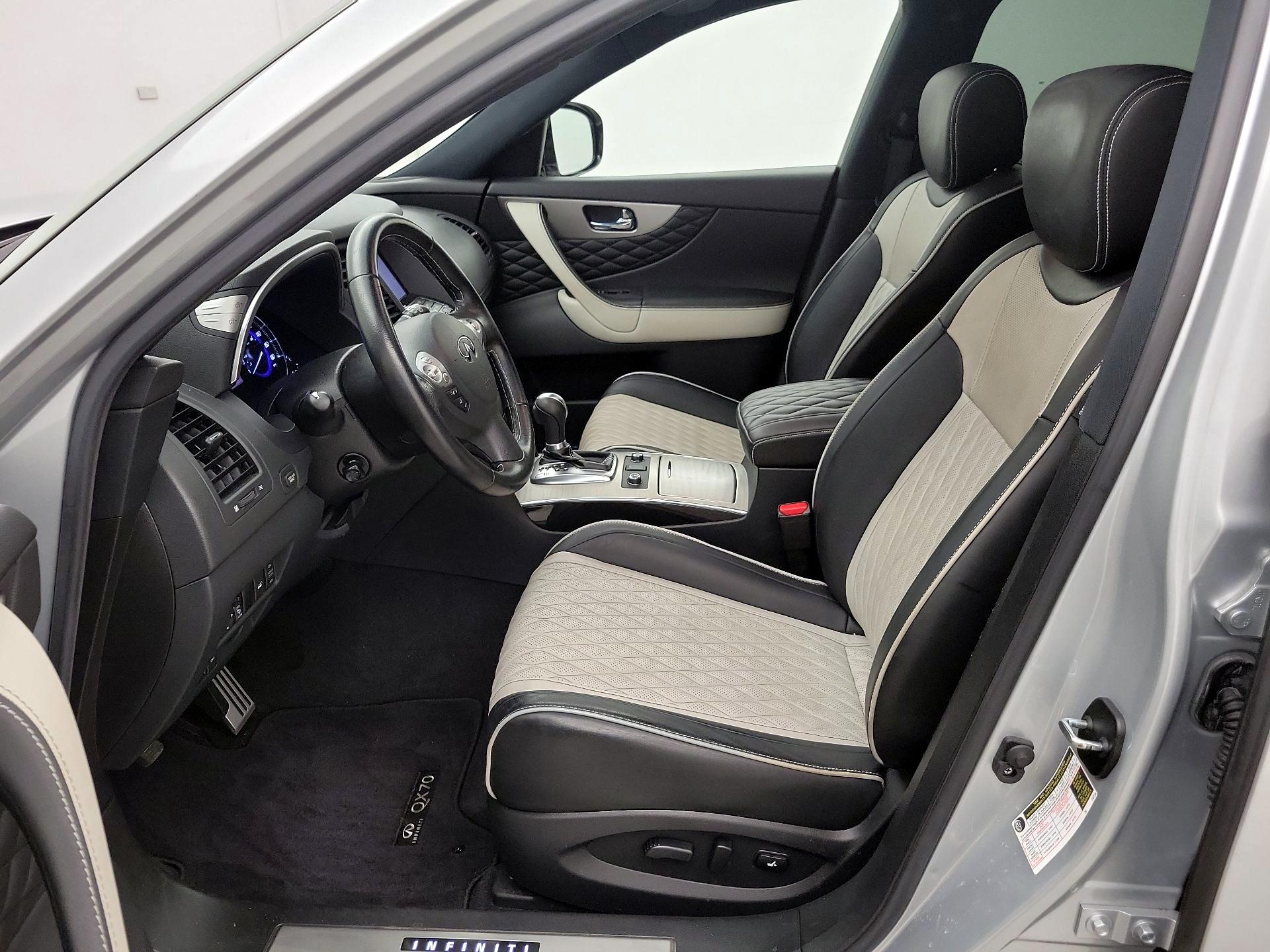 Thumbnail: 2017 INFINITI QX70 - 11