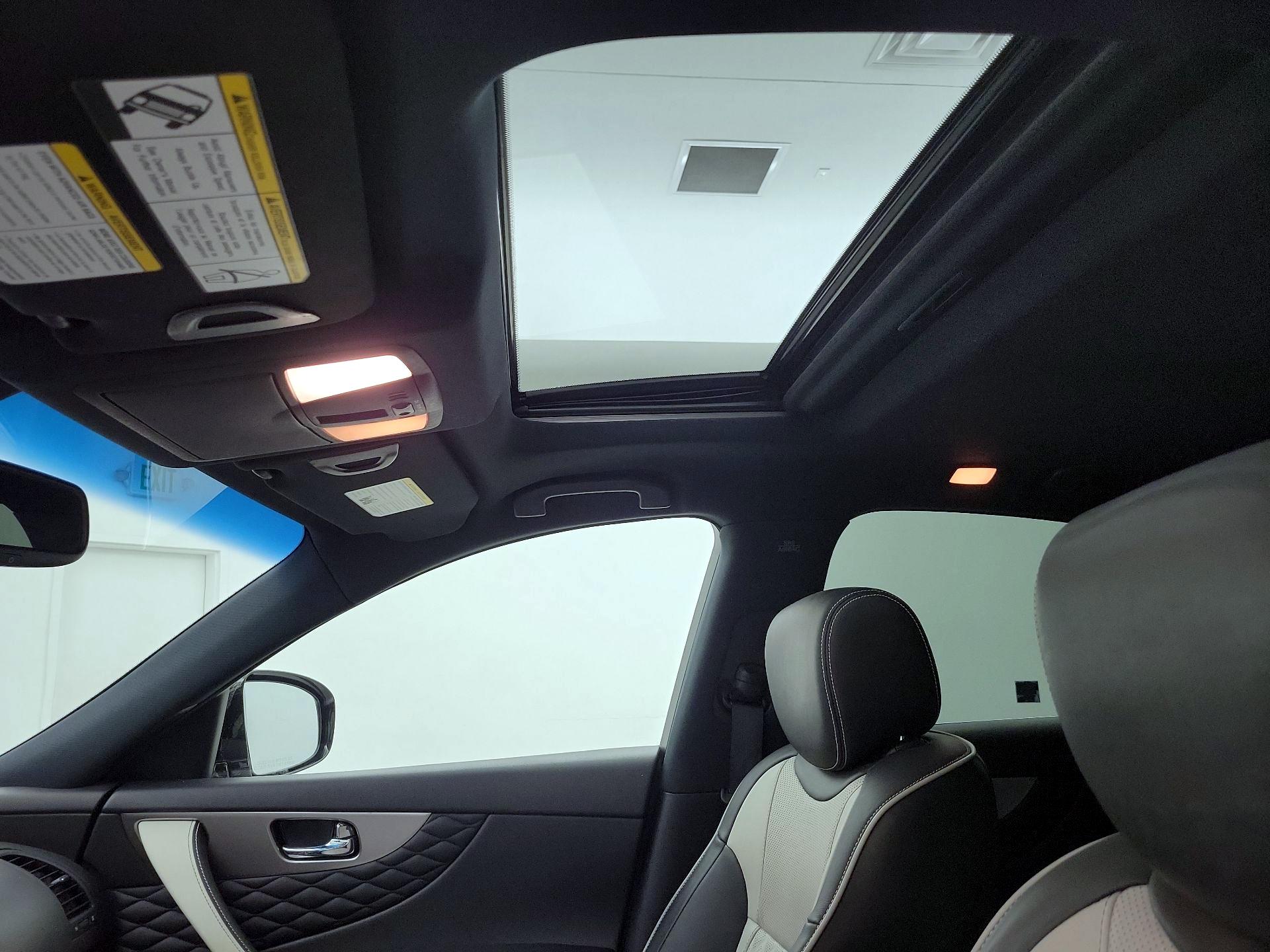 Thumbnail: 2017 INFINITI QX70 - 20