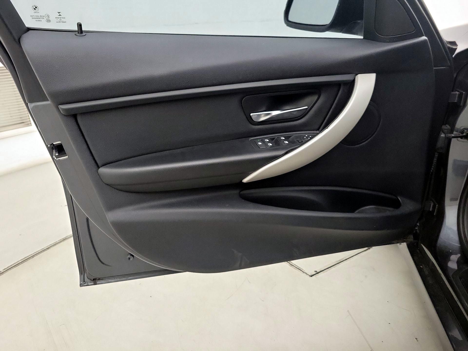 Thumbnail: 2015 BMW 3 Series - 12