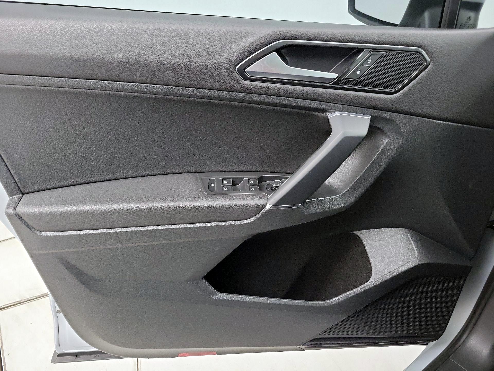 Thumbnail: 2018 Volkswagen Tiguan - 12