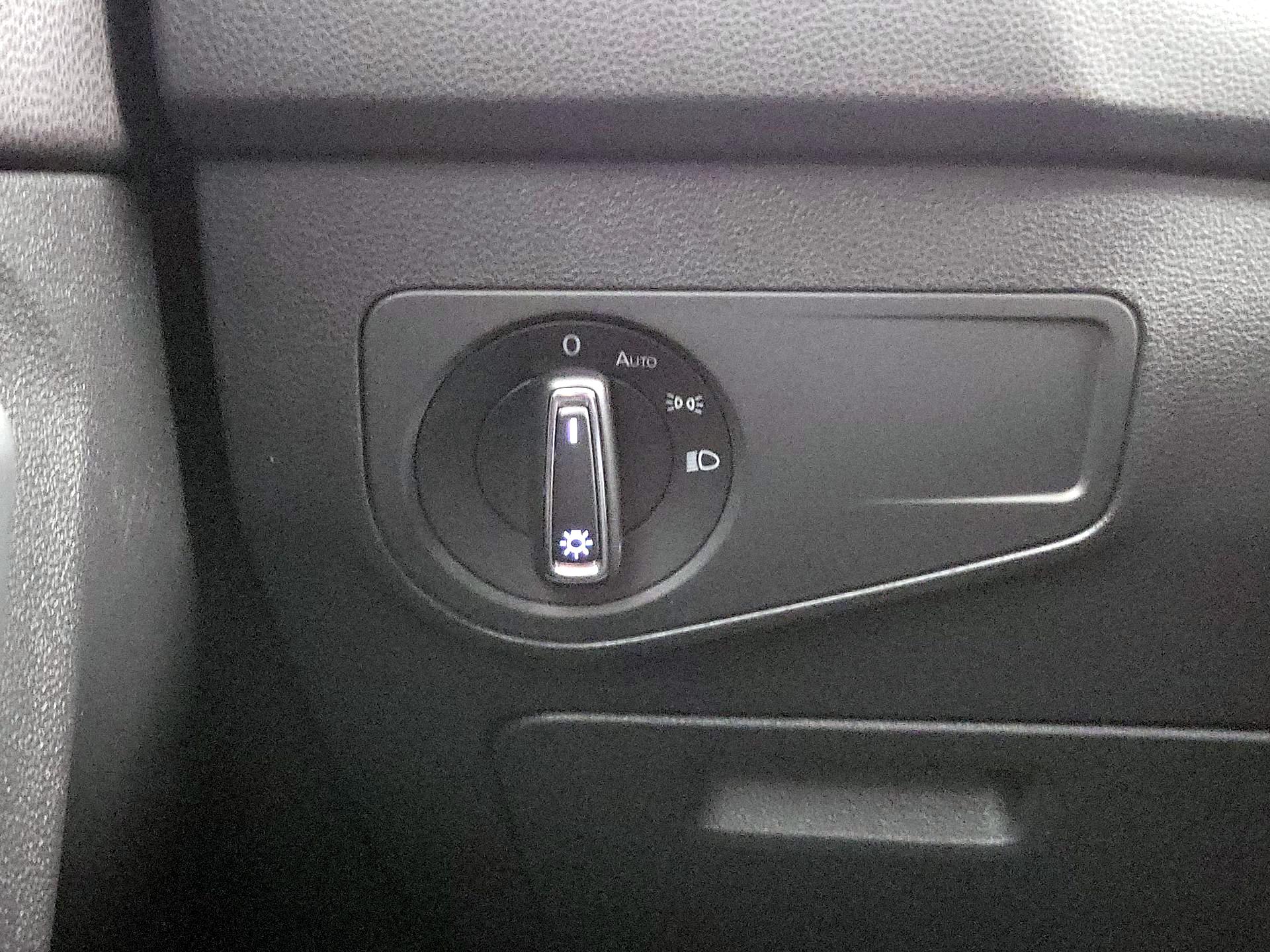 Thumbnail: 2018 Volkswagen Tiguan - 13