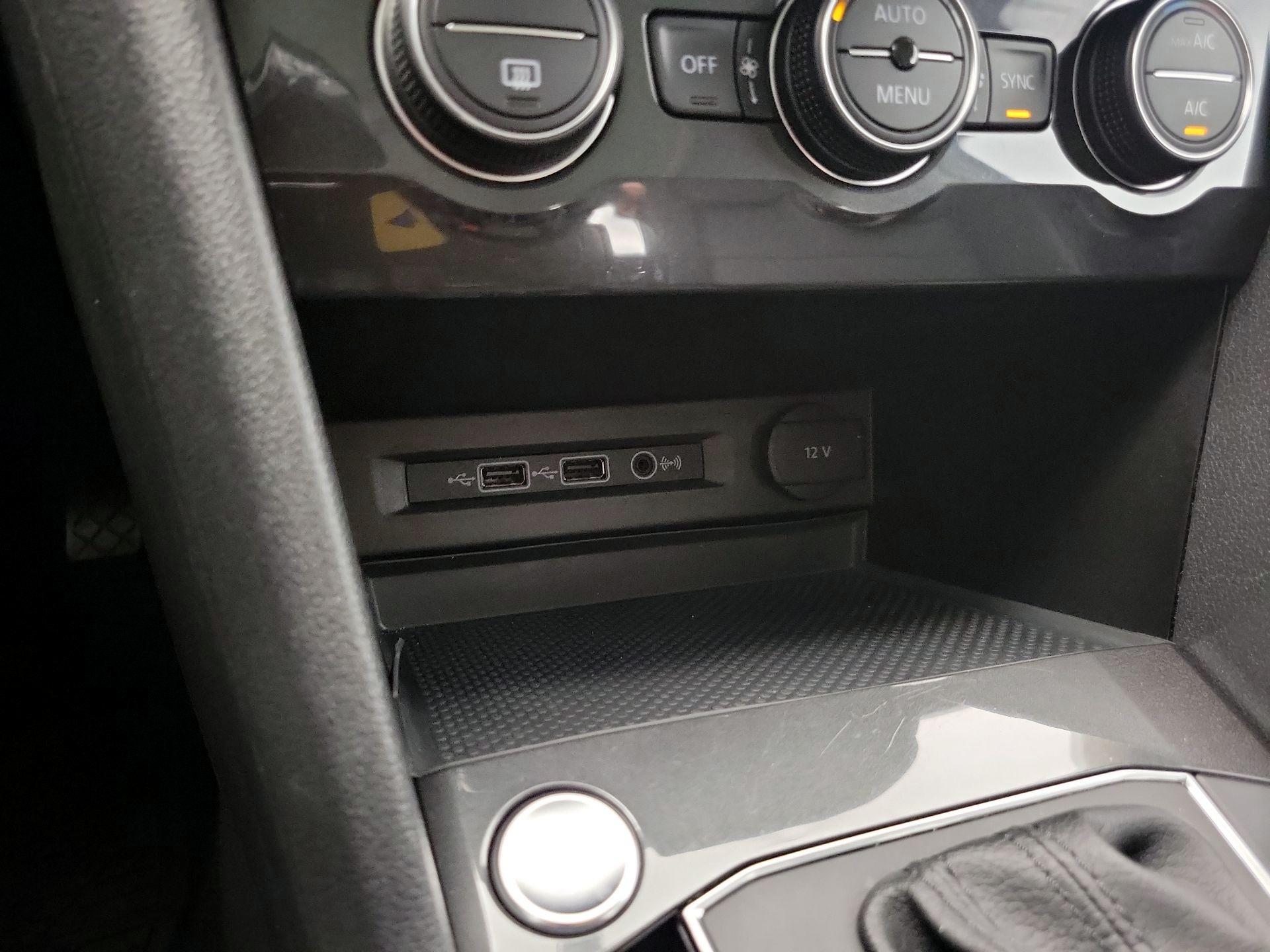 Thumbnail: 2018 Volkswagen Tiguan - 18