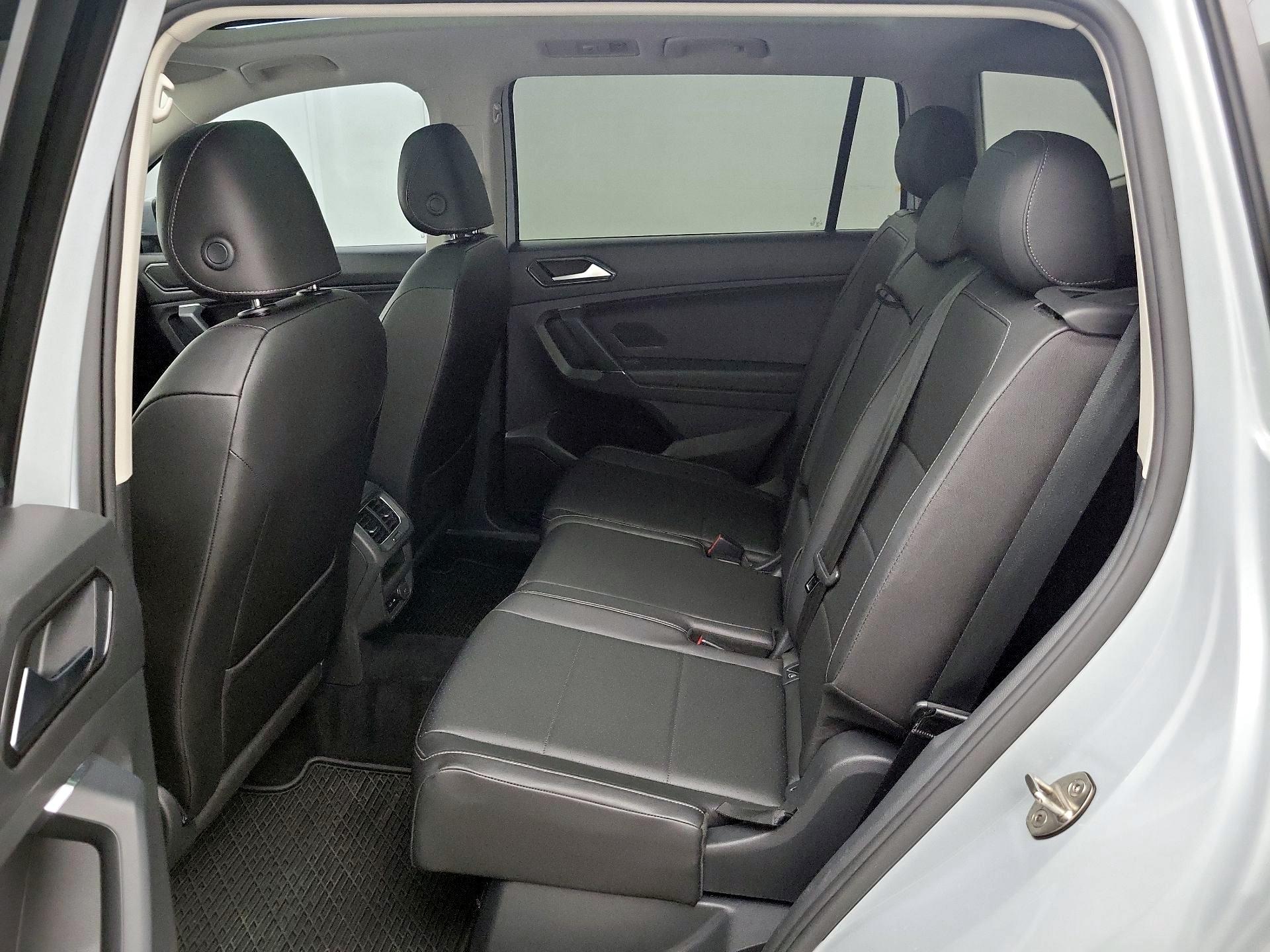 Thumbnail: 2018 Volkswagen Tiguan - 20