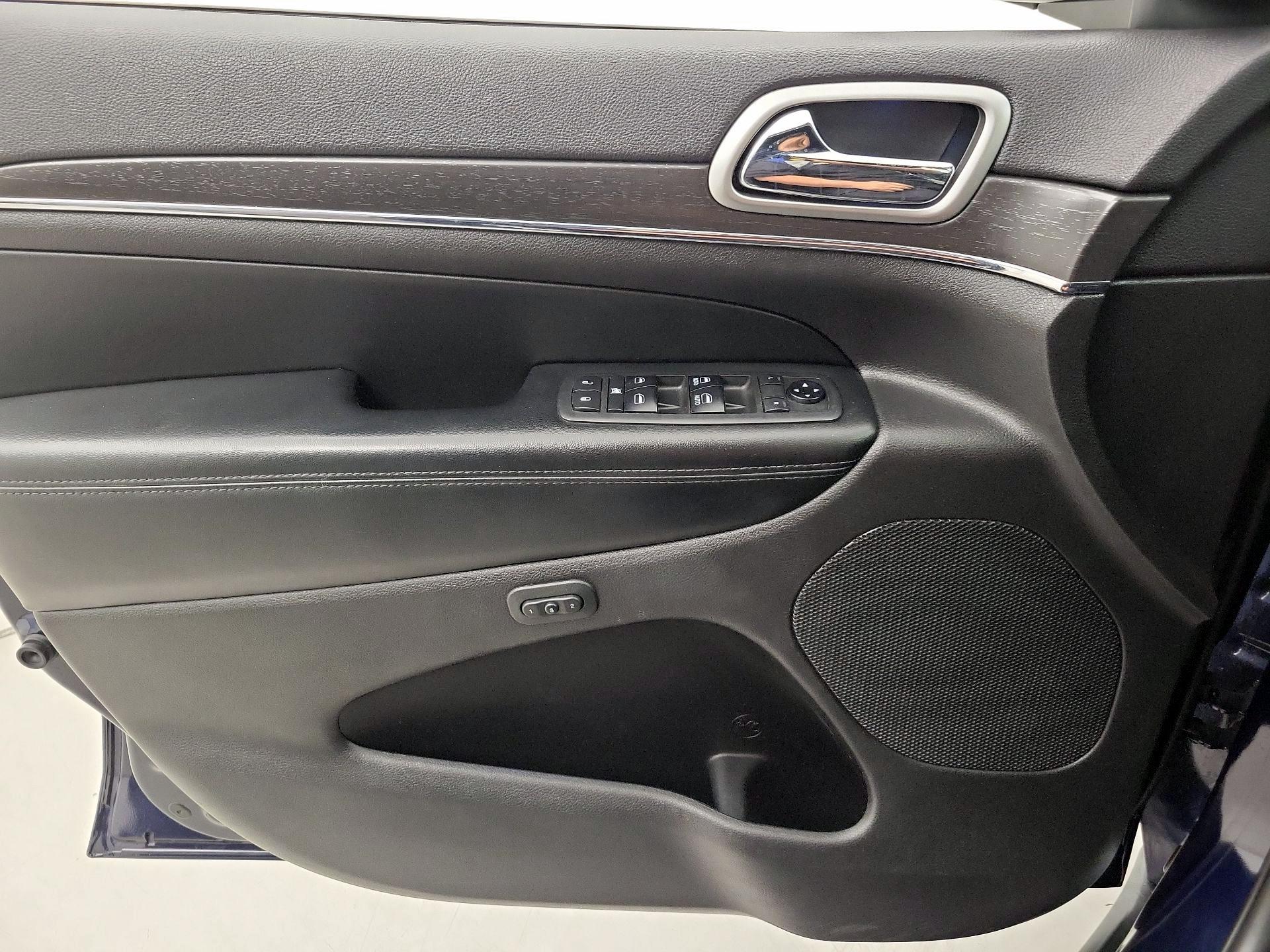 Thumbnail: 2018 Jeep Grand Cherokee - 12