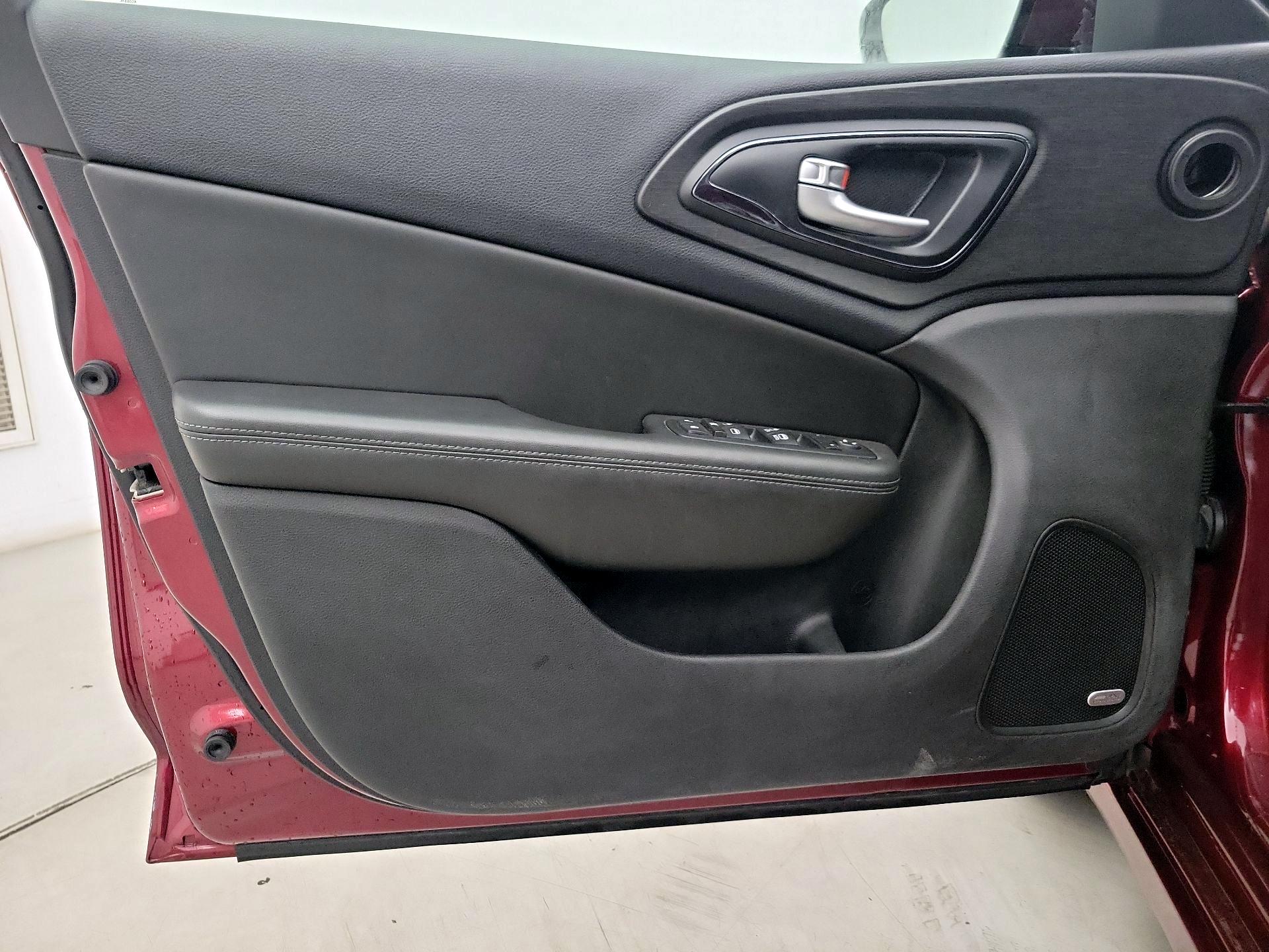 Thumbnail: 2015 Chrysler 200 - 12