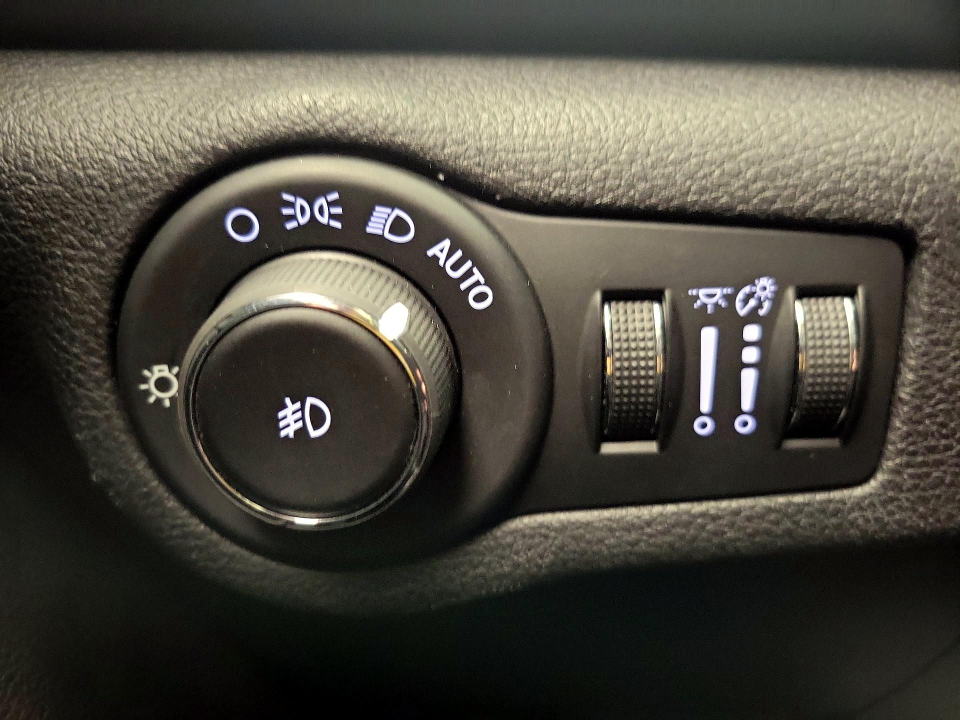 Thumbnail: 2015 Chrysler 200 - 13