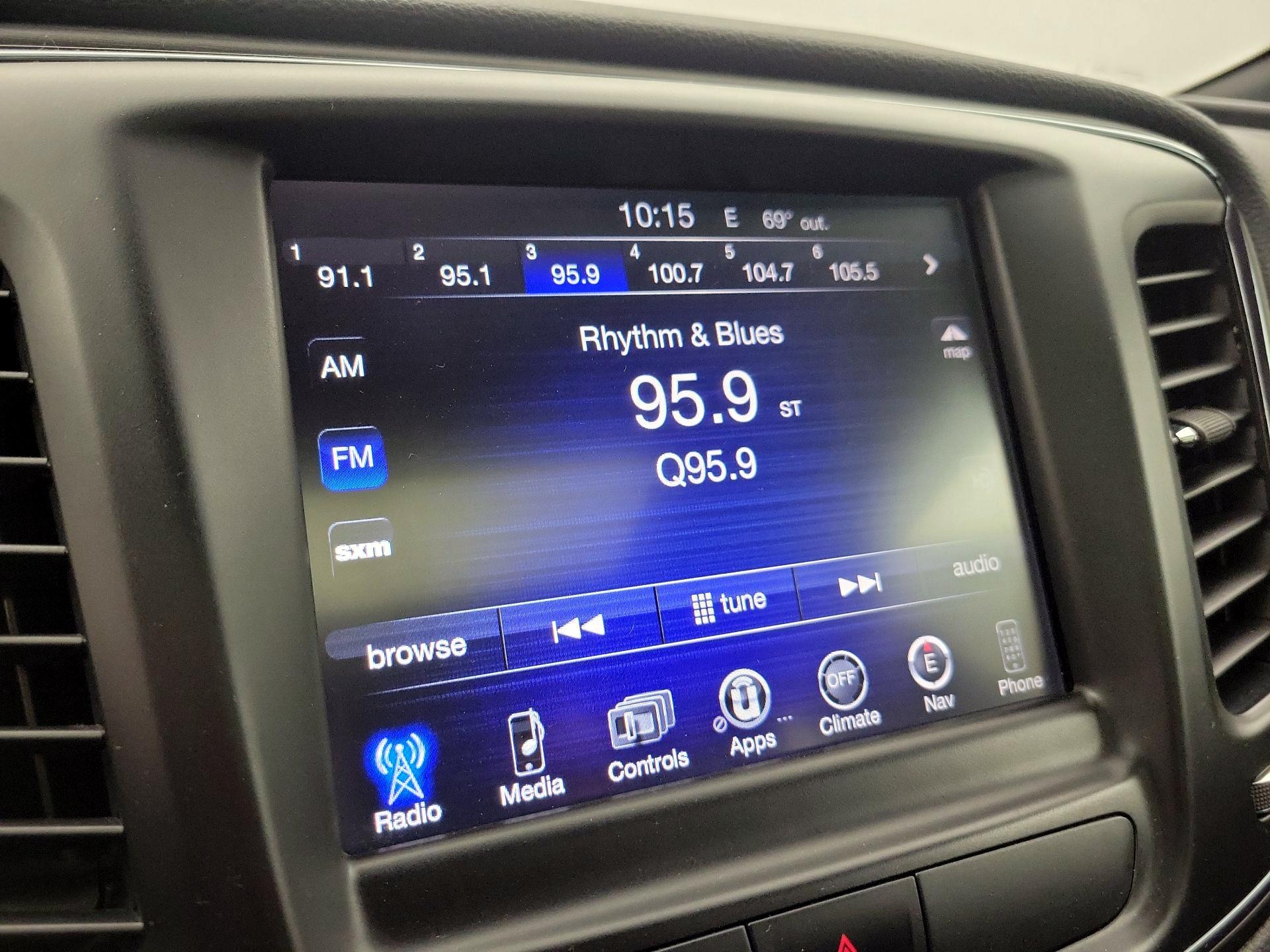 Thumbnail: 2015 Chrysler 200 - 16