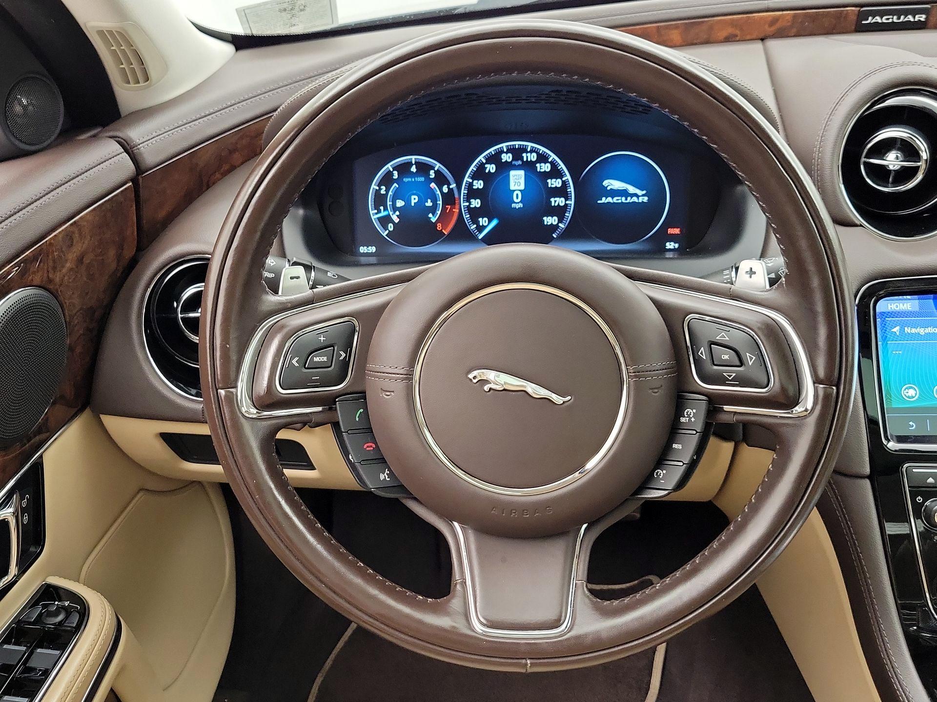 Thumbnail: 2019 Jaguar XJ - 10