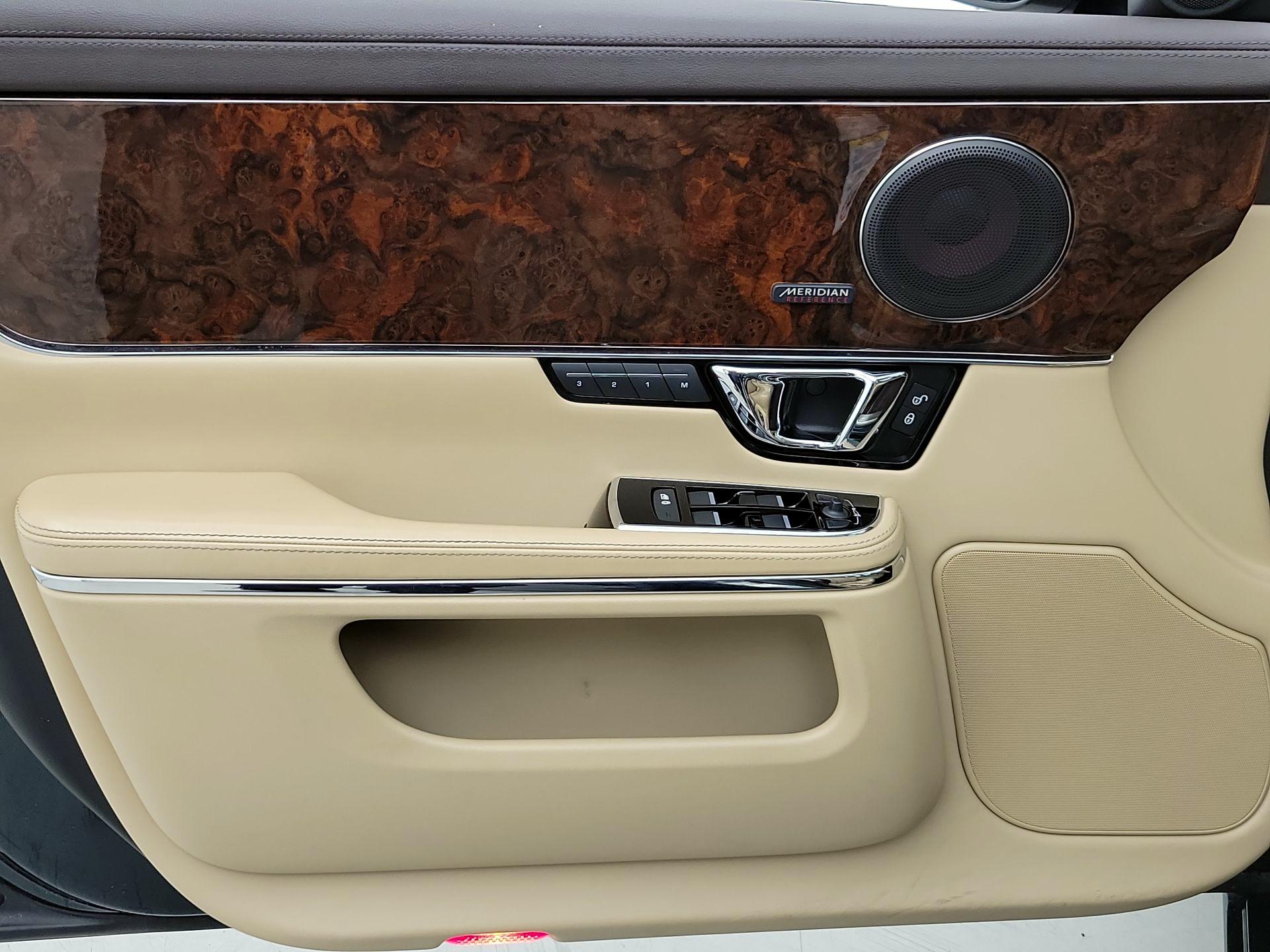 Thumbnail: 2019 Jaguar XJ - 12