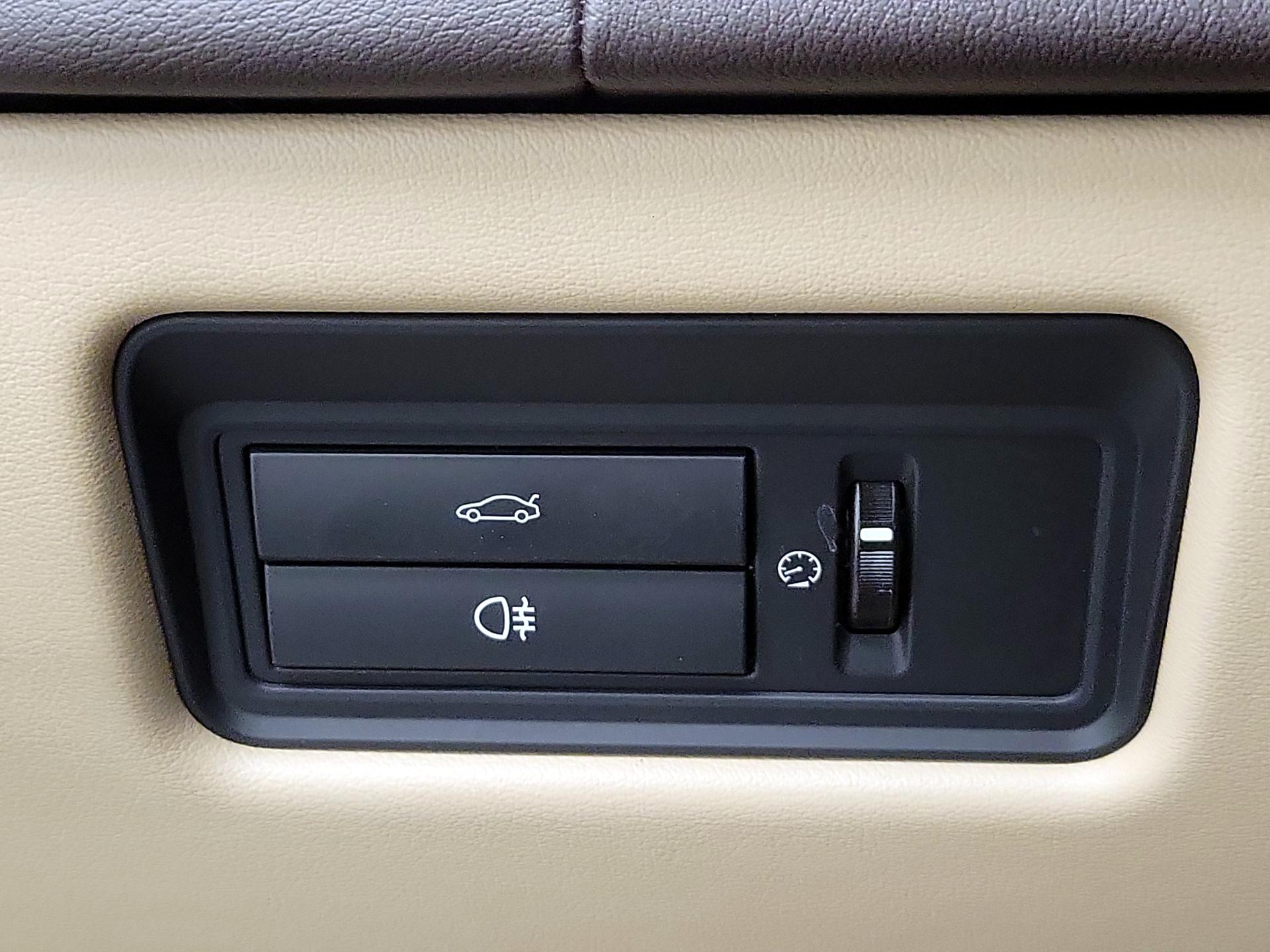 Thumbnail: 2019 Jaguar XJ - 13