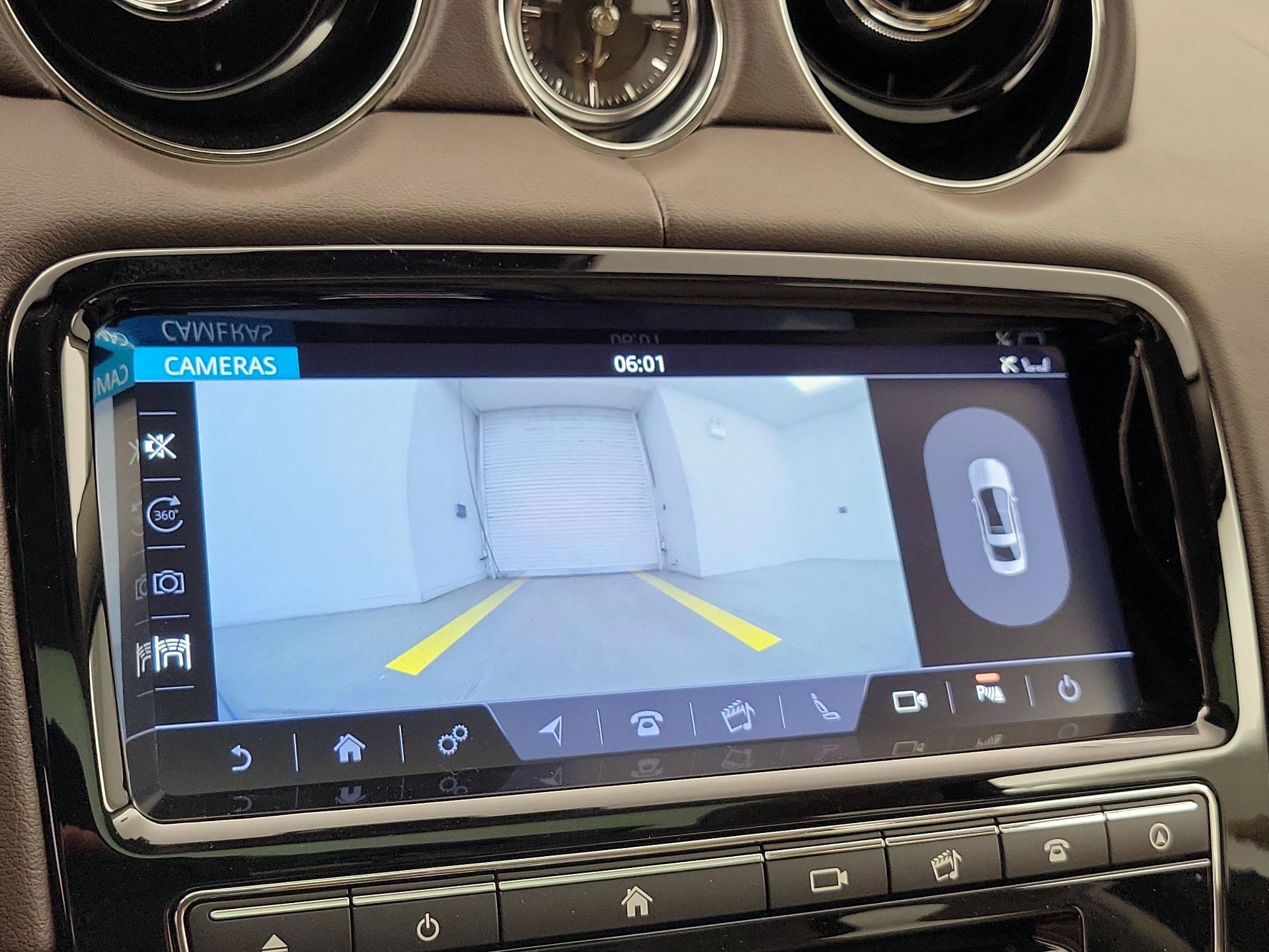 Thumbnail: 2019 Jaguar XJ - 15