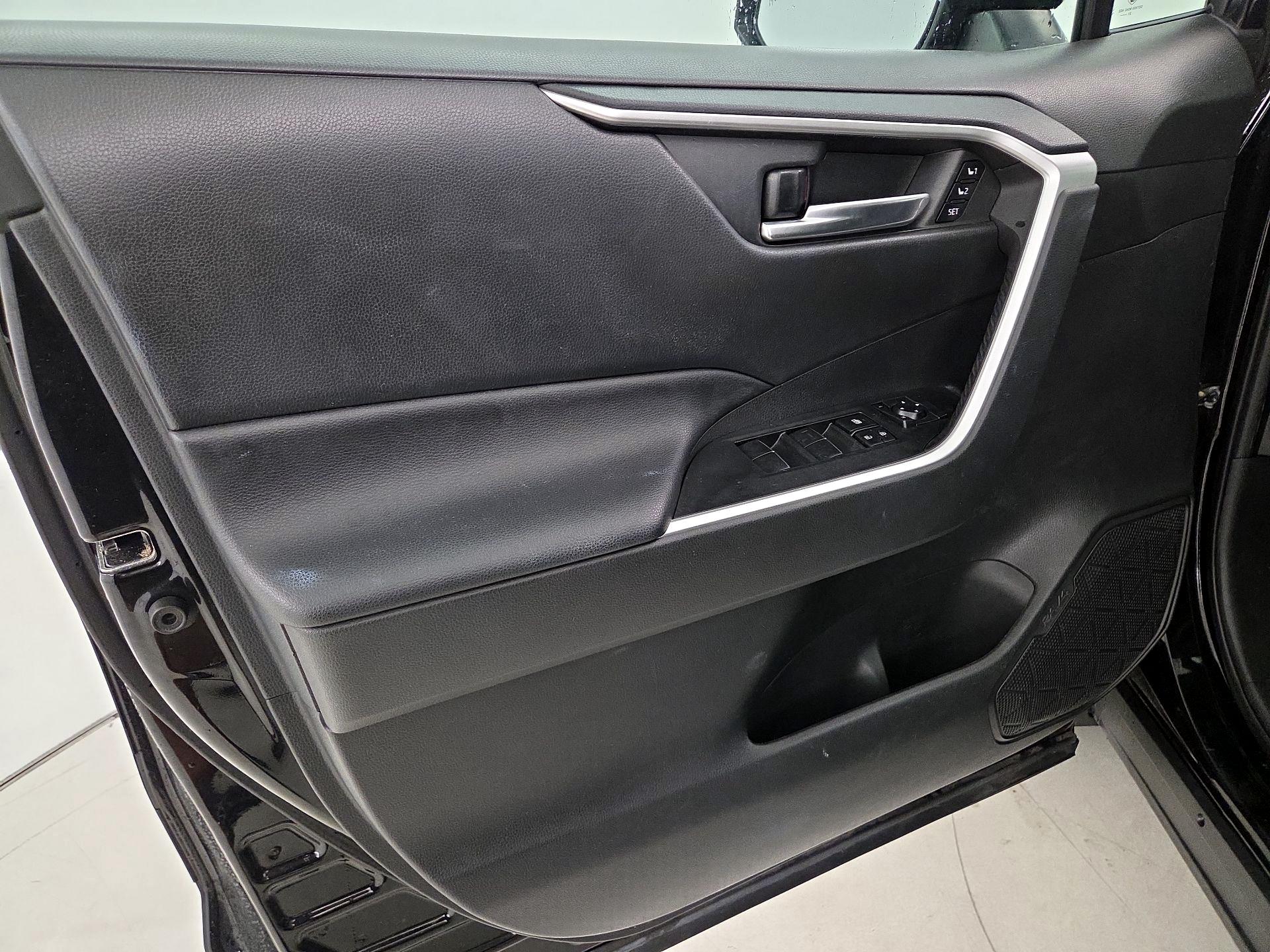 Thumbnail: 2021 Toyota RAV4 - 12