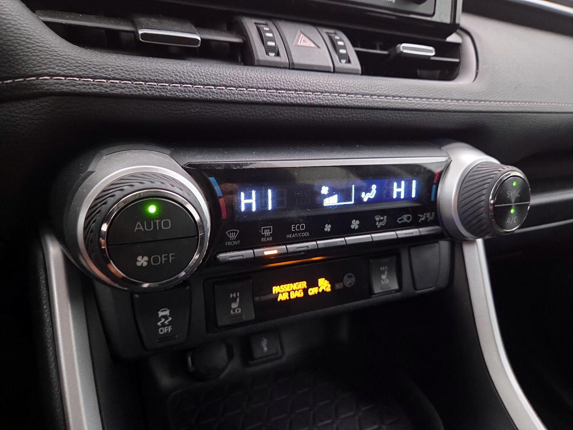 Thumbnail: 2021 Toyota RAV4 - 16