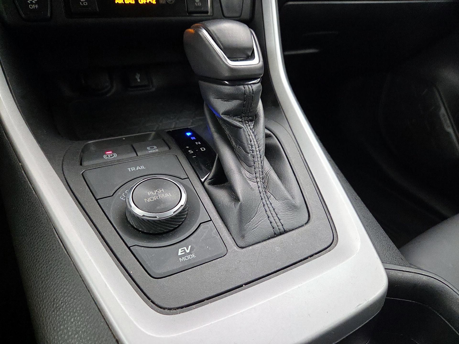 Thumbnail: 2021 Toyota RAV4 - 17