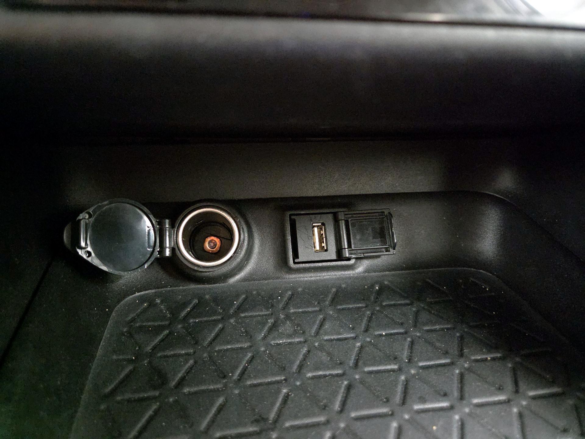 Thumbnail: 2021 Toyota RAV4 - 18