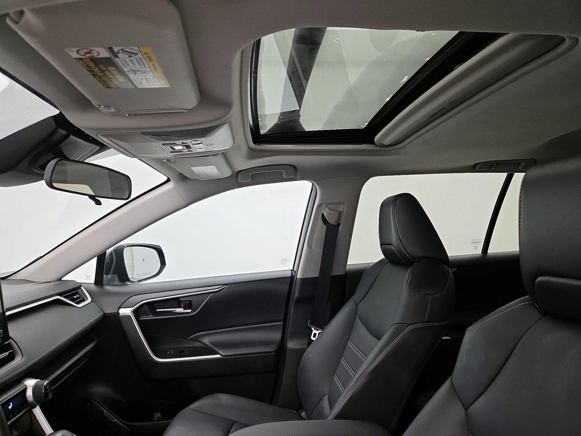 Thumbnail: 2021 Toyota RAV4 - 19