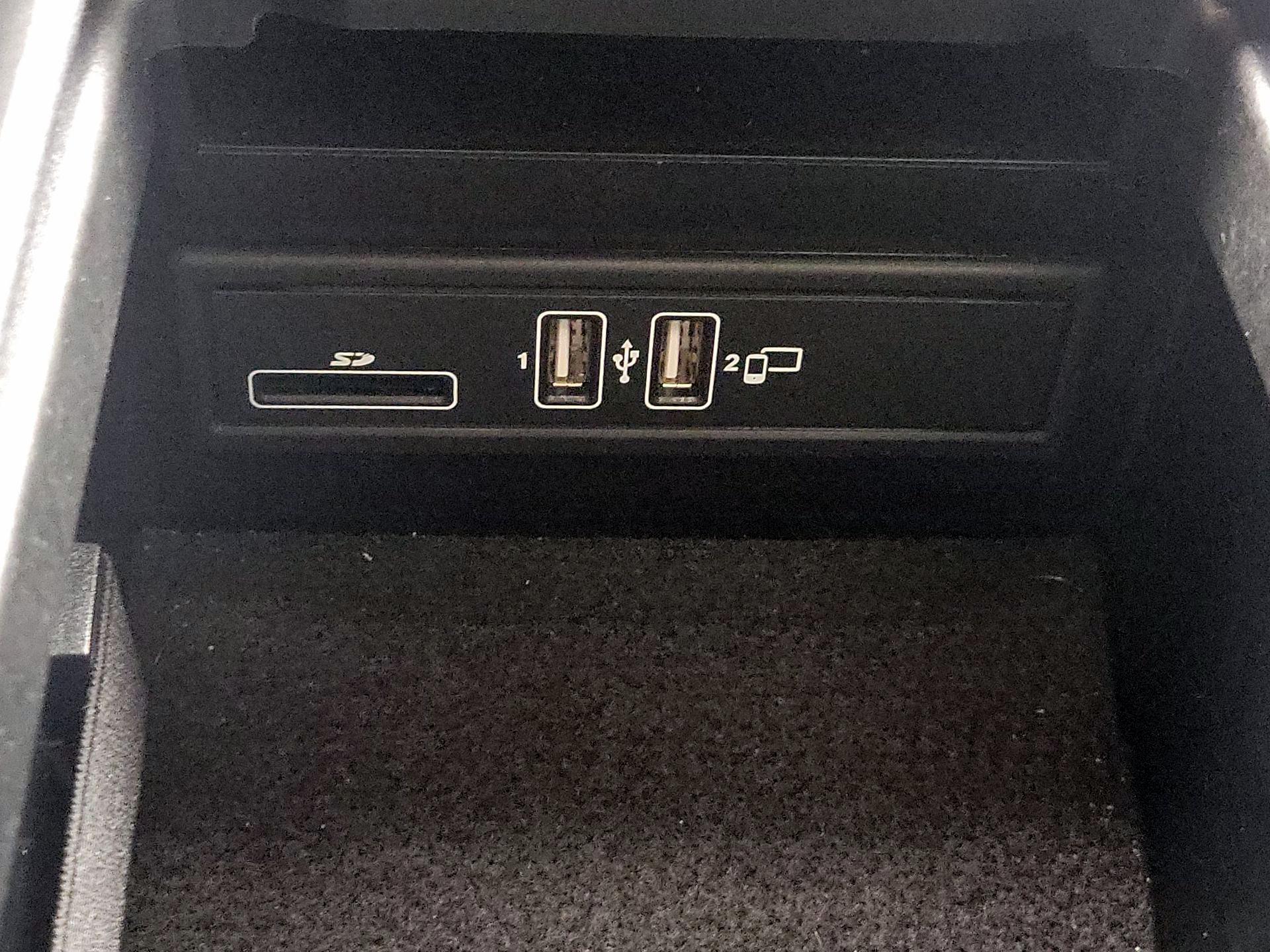 Thumbnail: 2017 Mercedes-Benz E-Class - 18