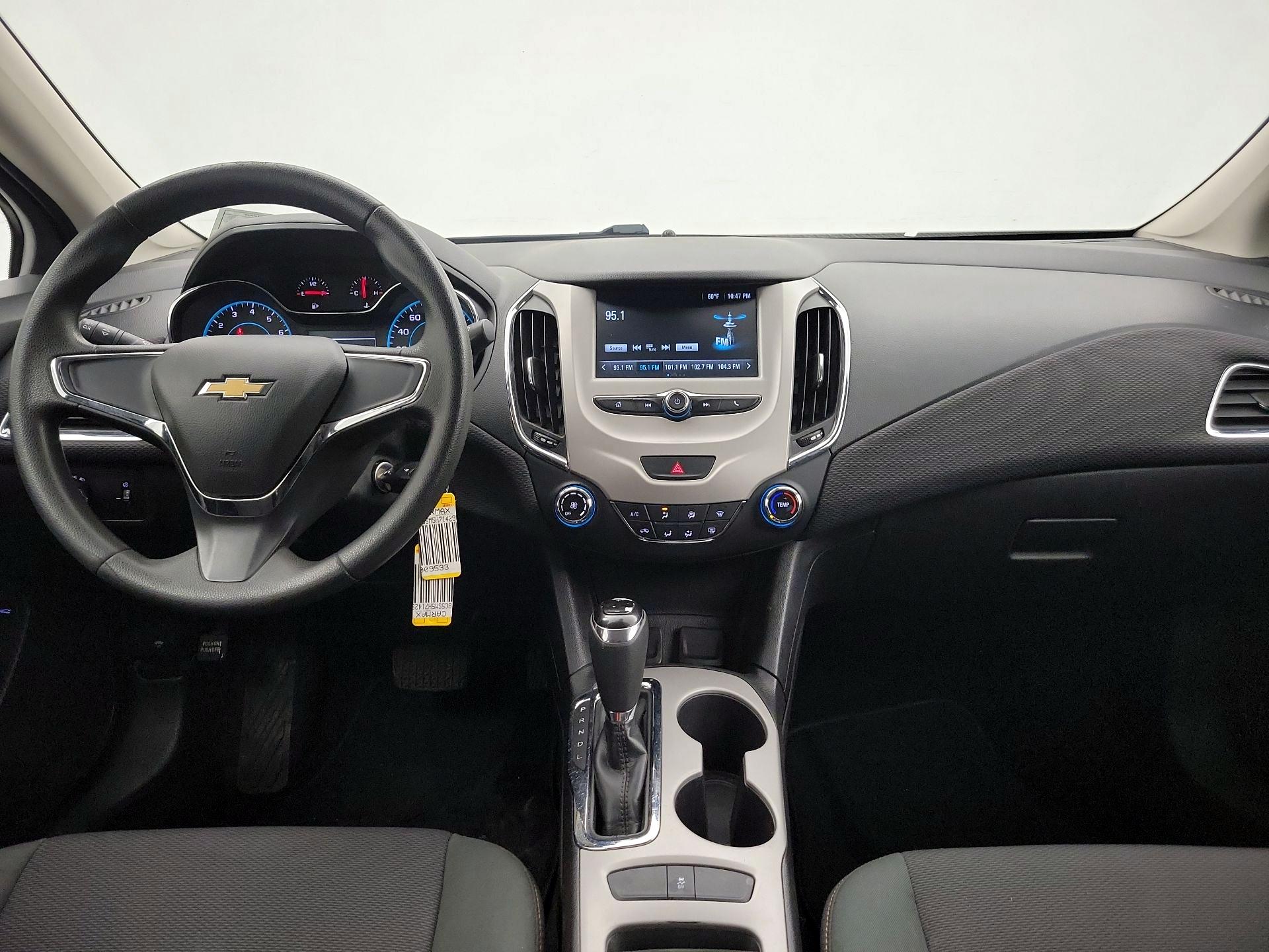 Thumbnail: 2017 Chevrolet Cruze - 9