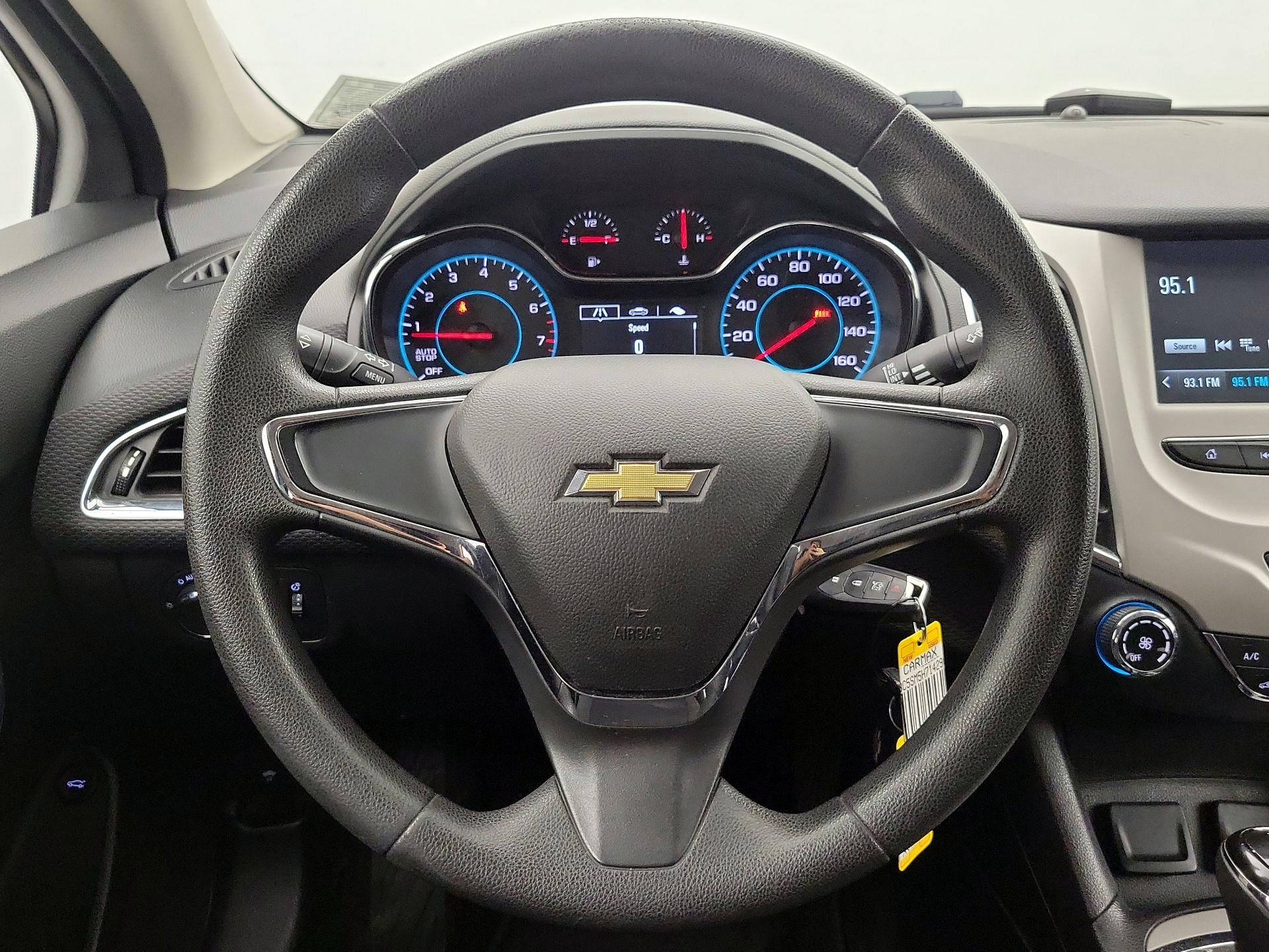Thumbnail: 2017 Chevrolet Cruze - 10