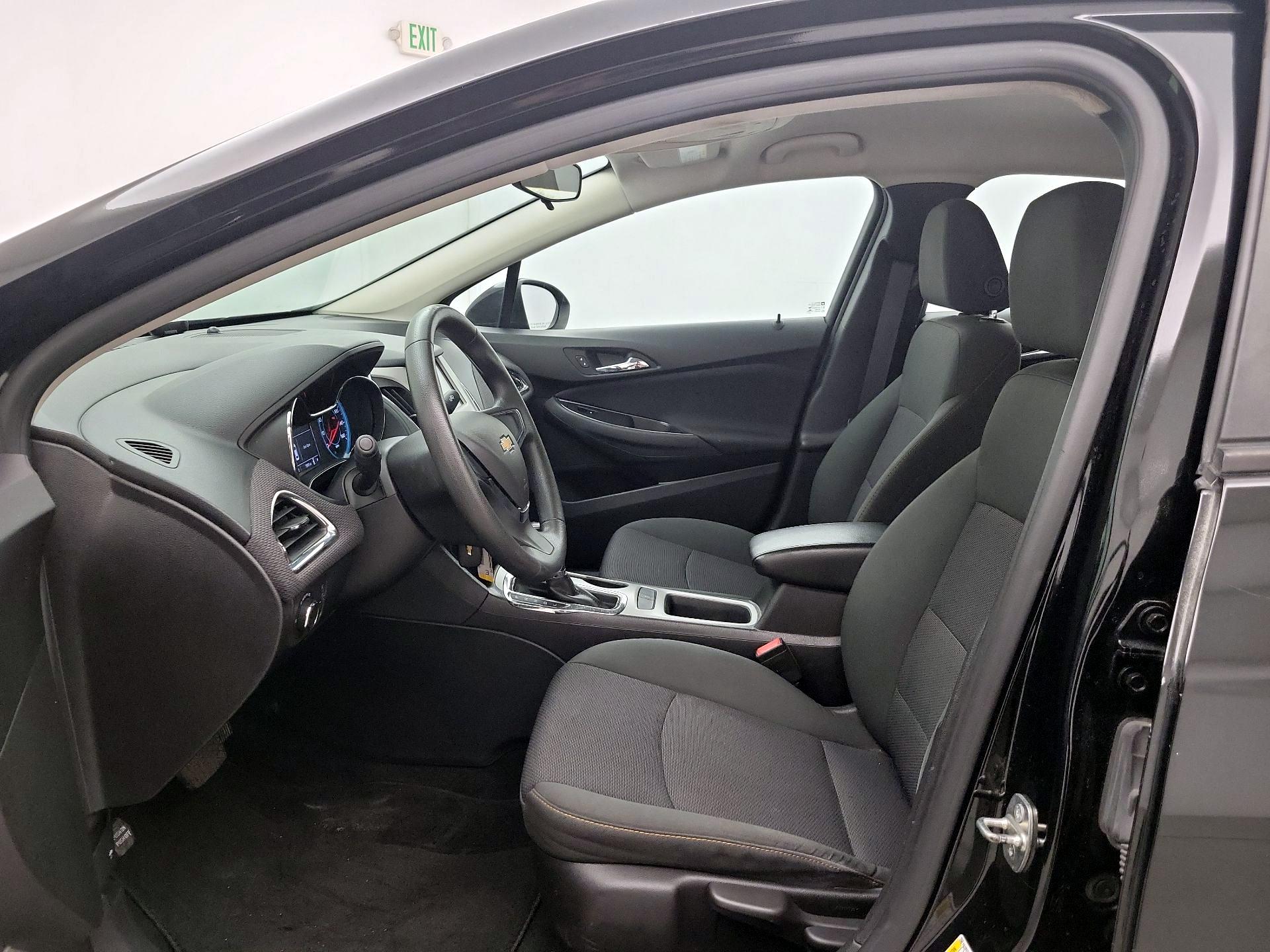 Thumbnail: 2017 Chevrolet Cruze - 11