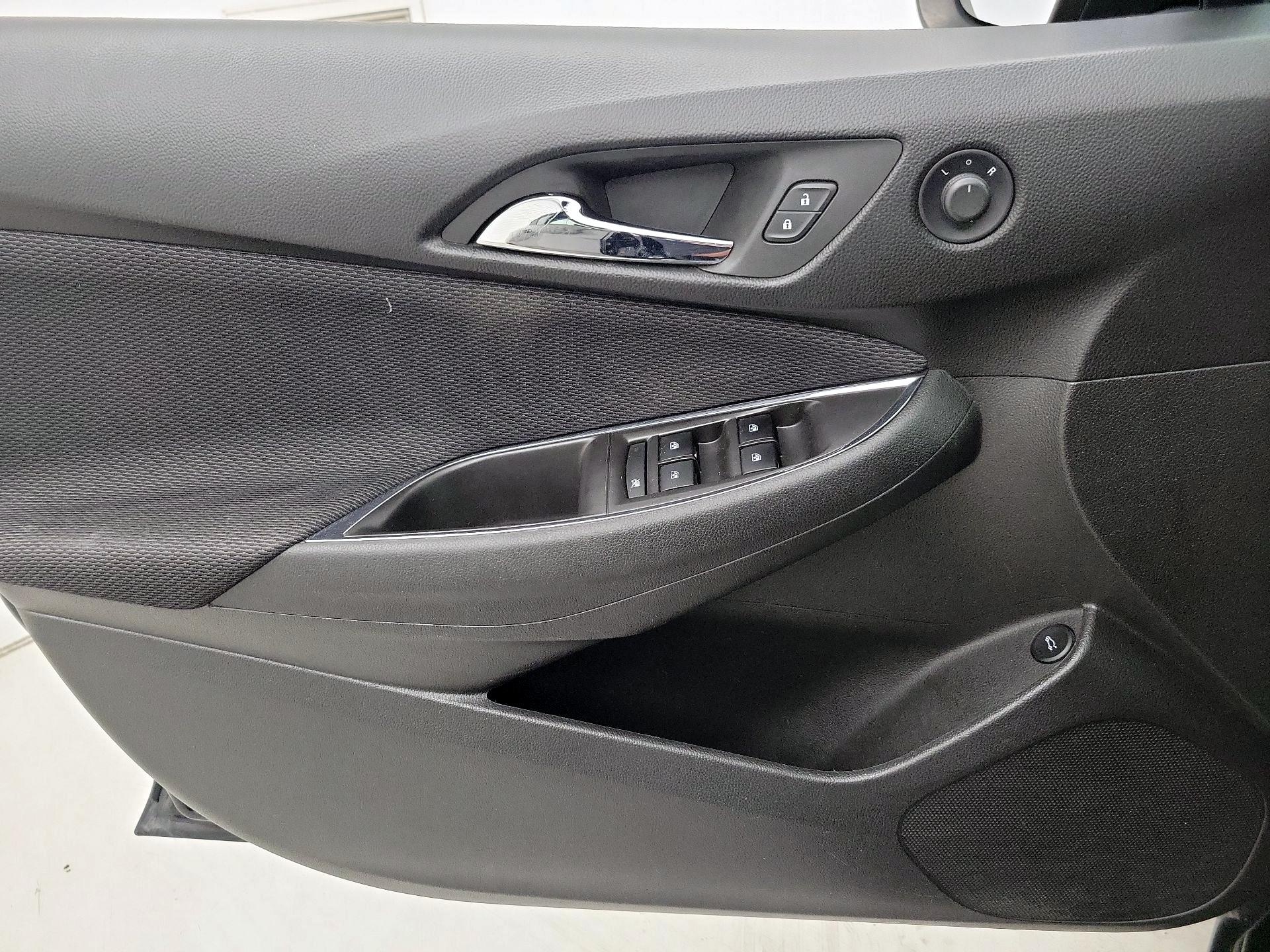 Thumbnail: 2017 Chevrolet Cruze - 12