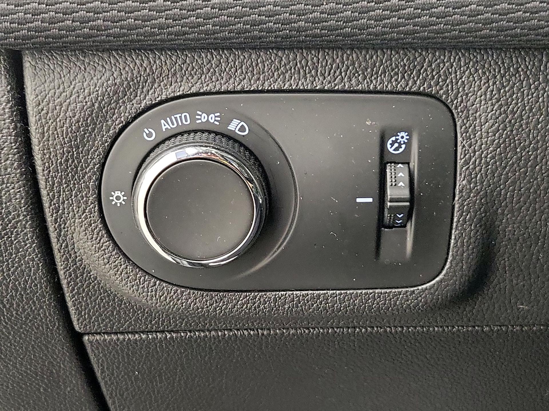 Thumbnail: 2017 Chevrolet Cruze - 13