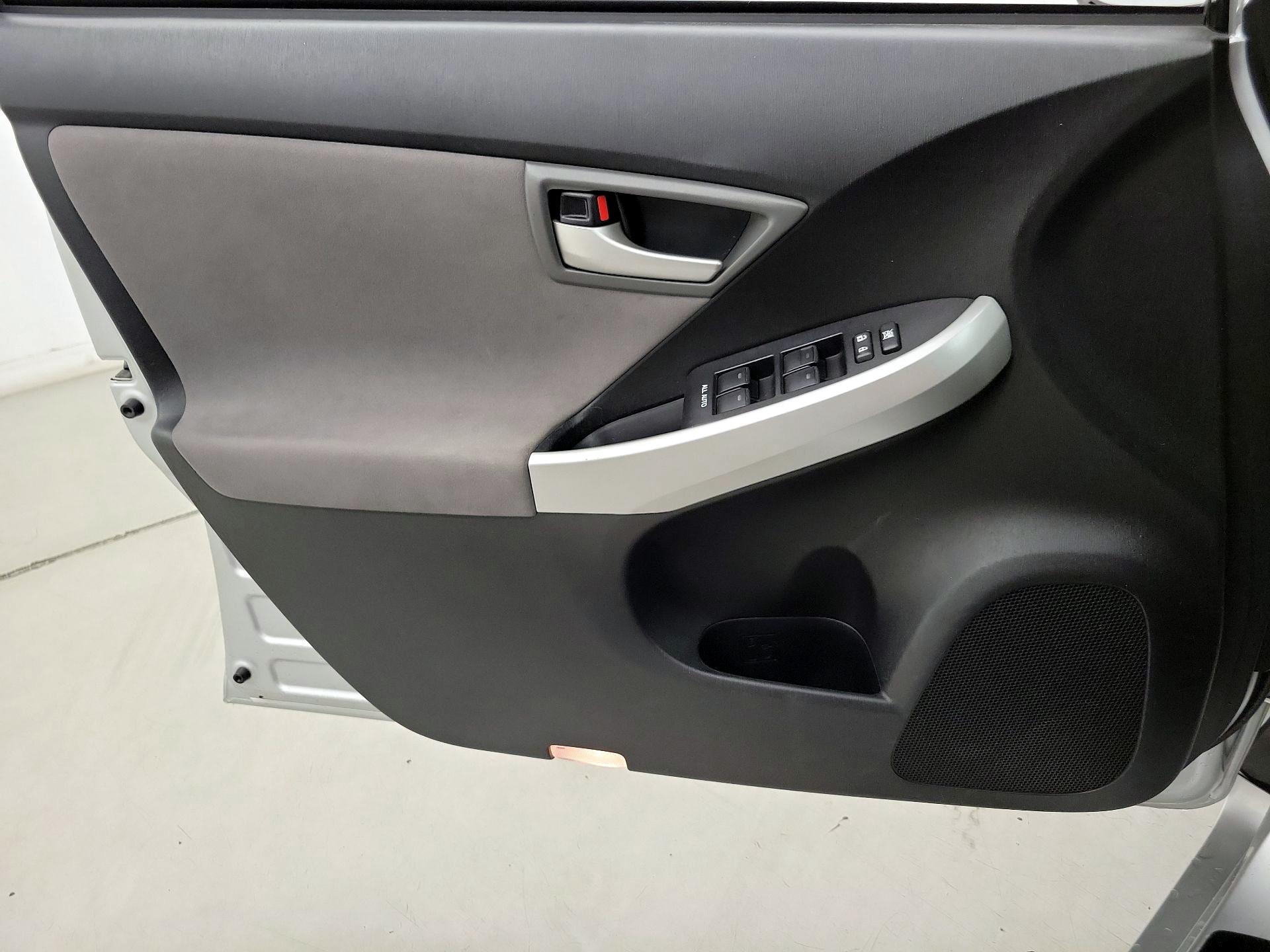 Thumbnail: 2015 Toyota Prius - 12