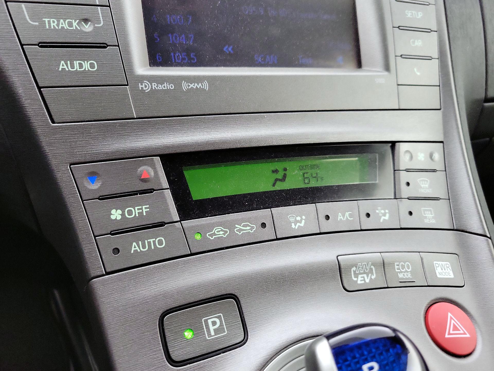 Thumbnail: 2015 Toyota Prius - 16