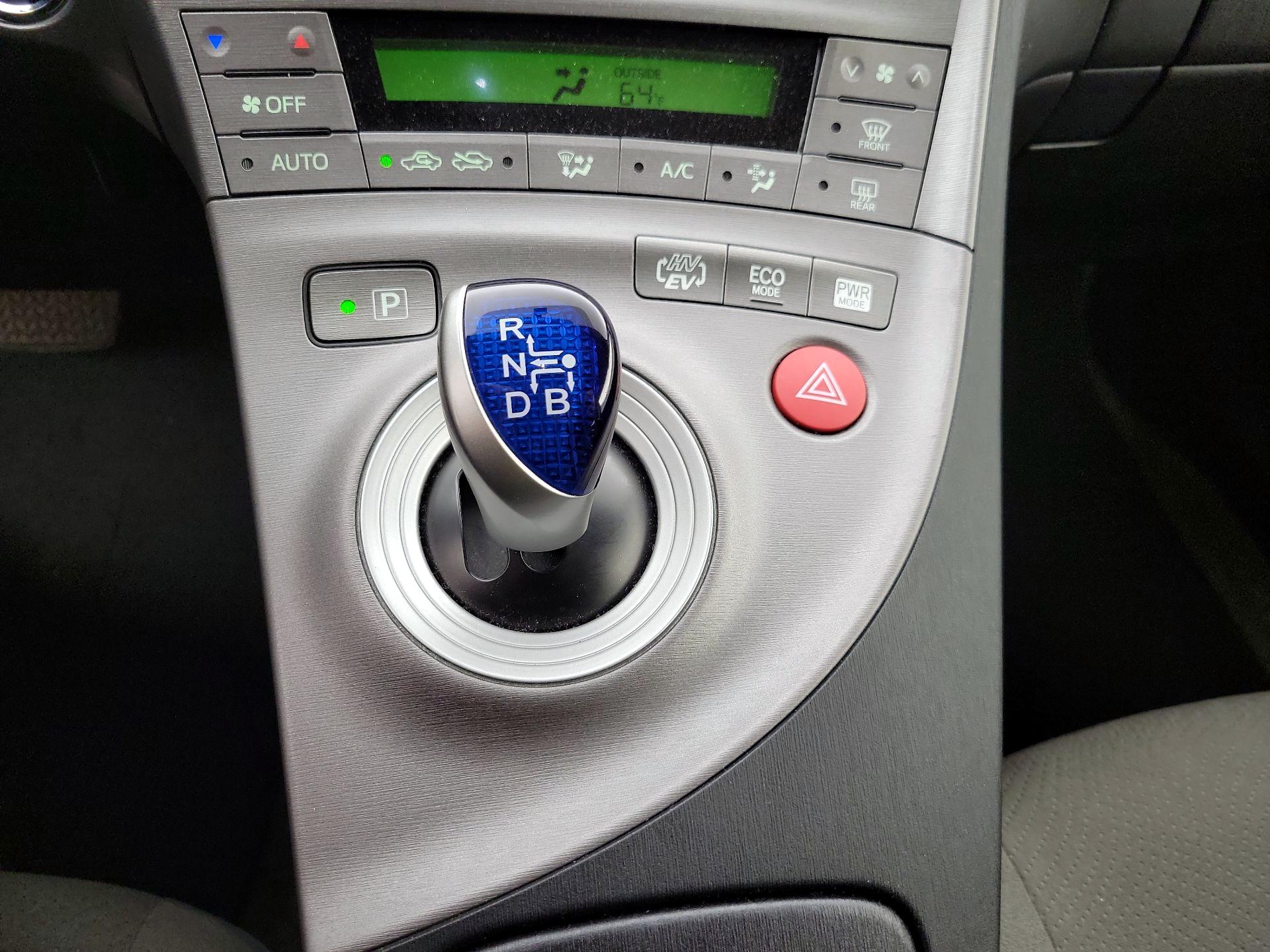 Thumbnail: 2015 Toyota Prius - 17