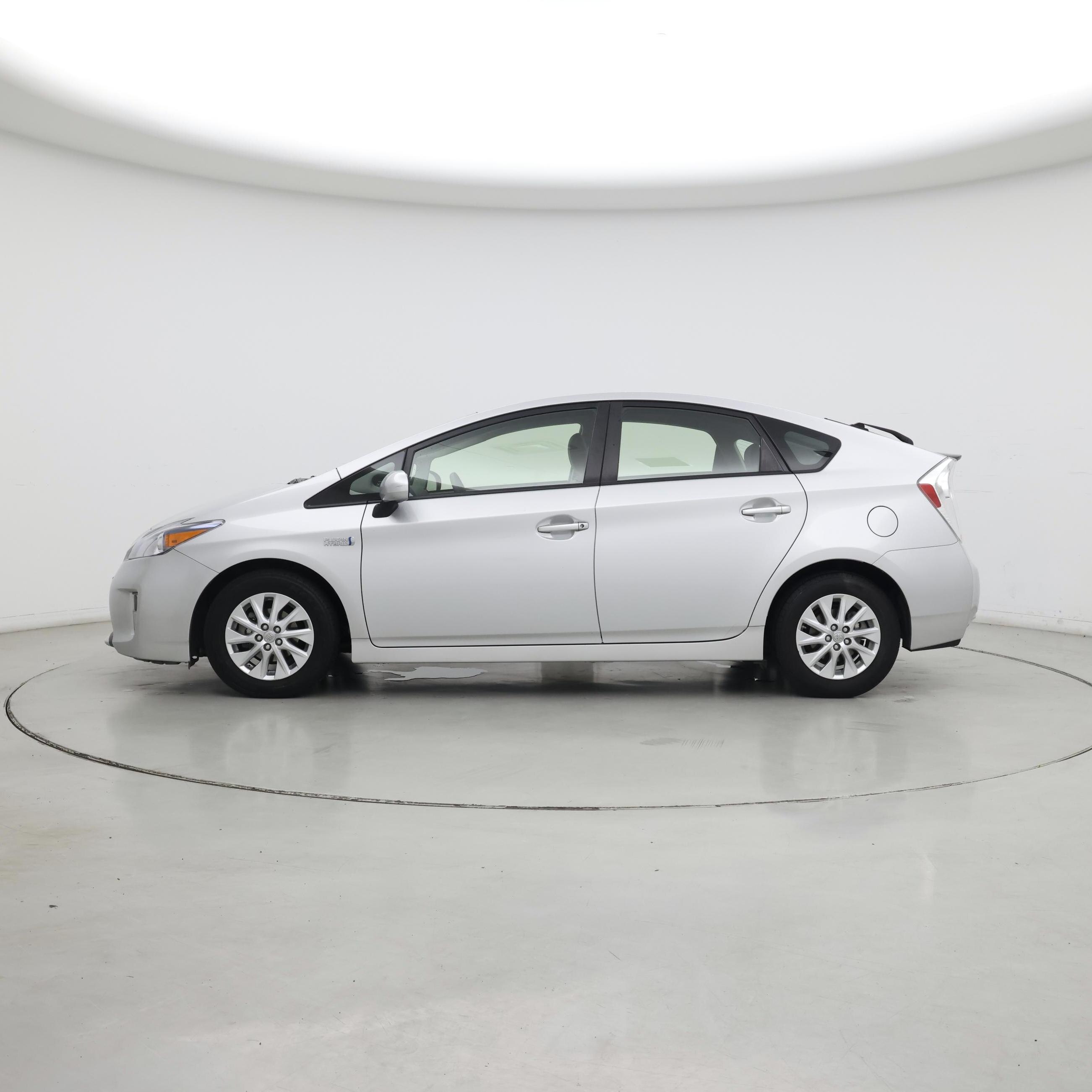 Thumbnail: 2015 Toyota Prius - 3