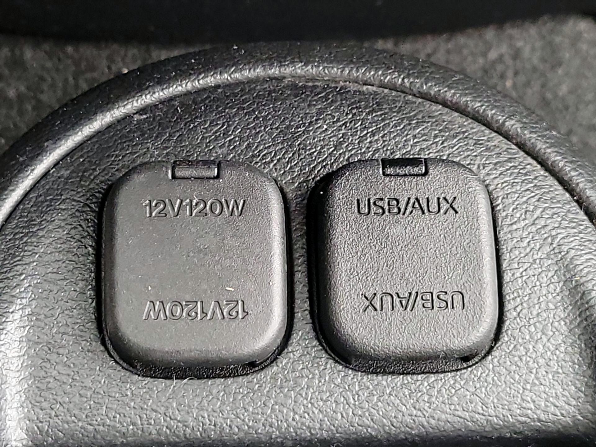 Thumbnail: 2014 Mazda Mazda2 - 17