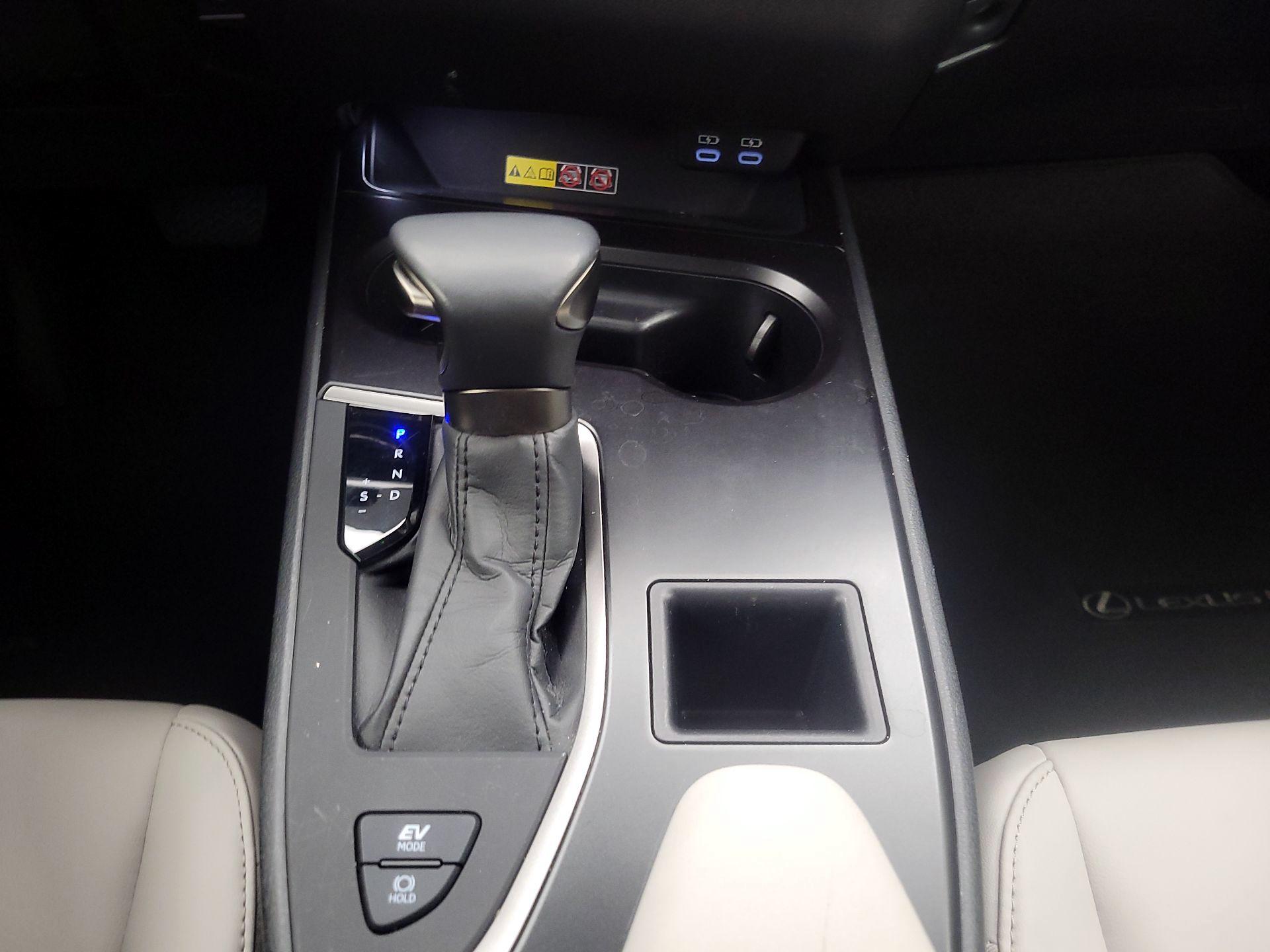 Thumbnail: 2024 Lexus UX - 18