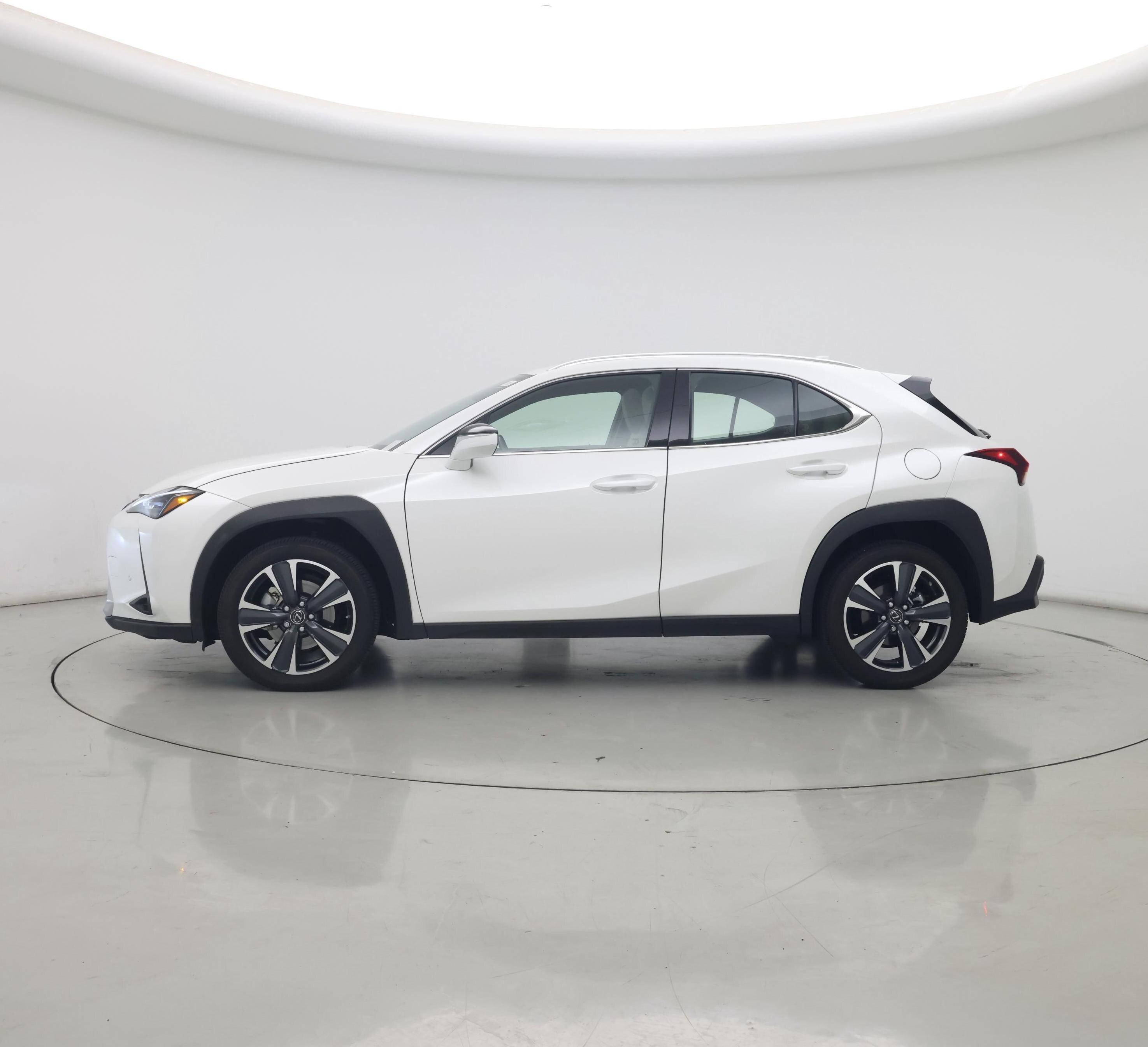 Thumbnail: 2024 Lexus UX - 3