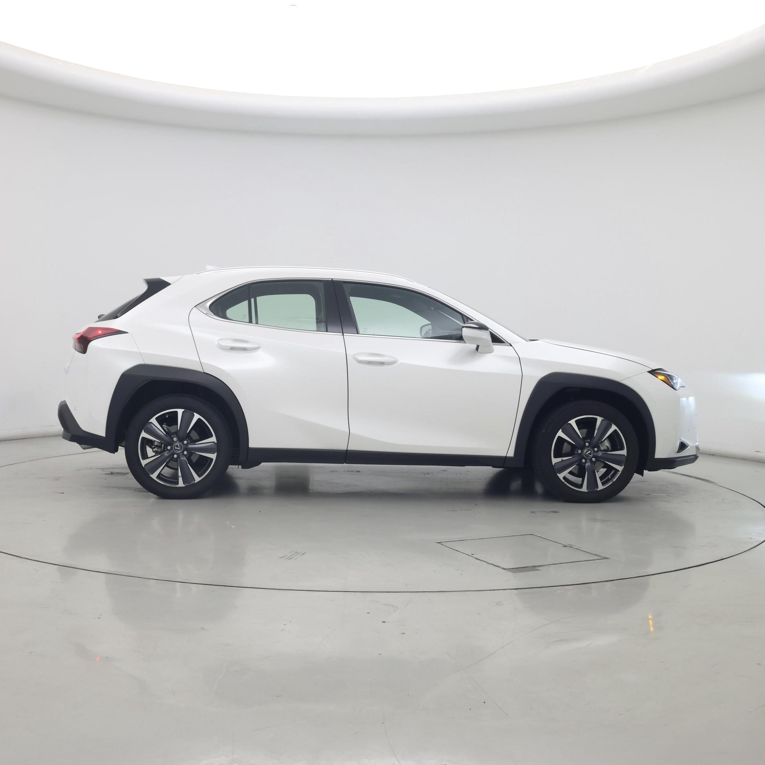 Thumbnail: 2024 Lexus UX - 7