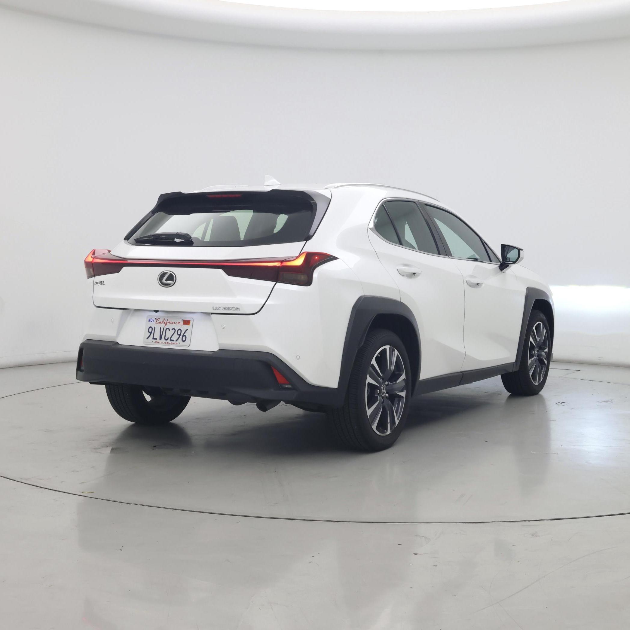 Thumbnail: 2024 Lexus UX - 8