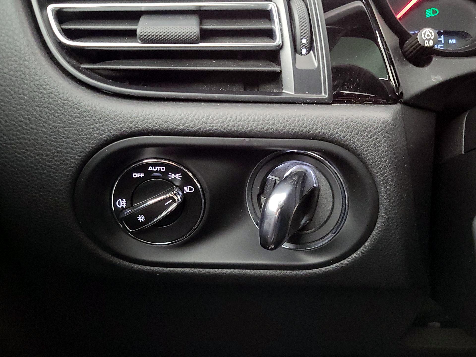 Thumbnail: 2020 Porsche Macan - 13