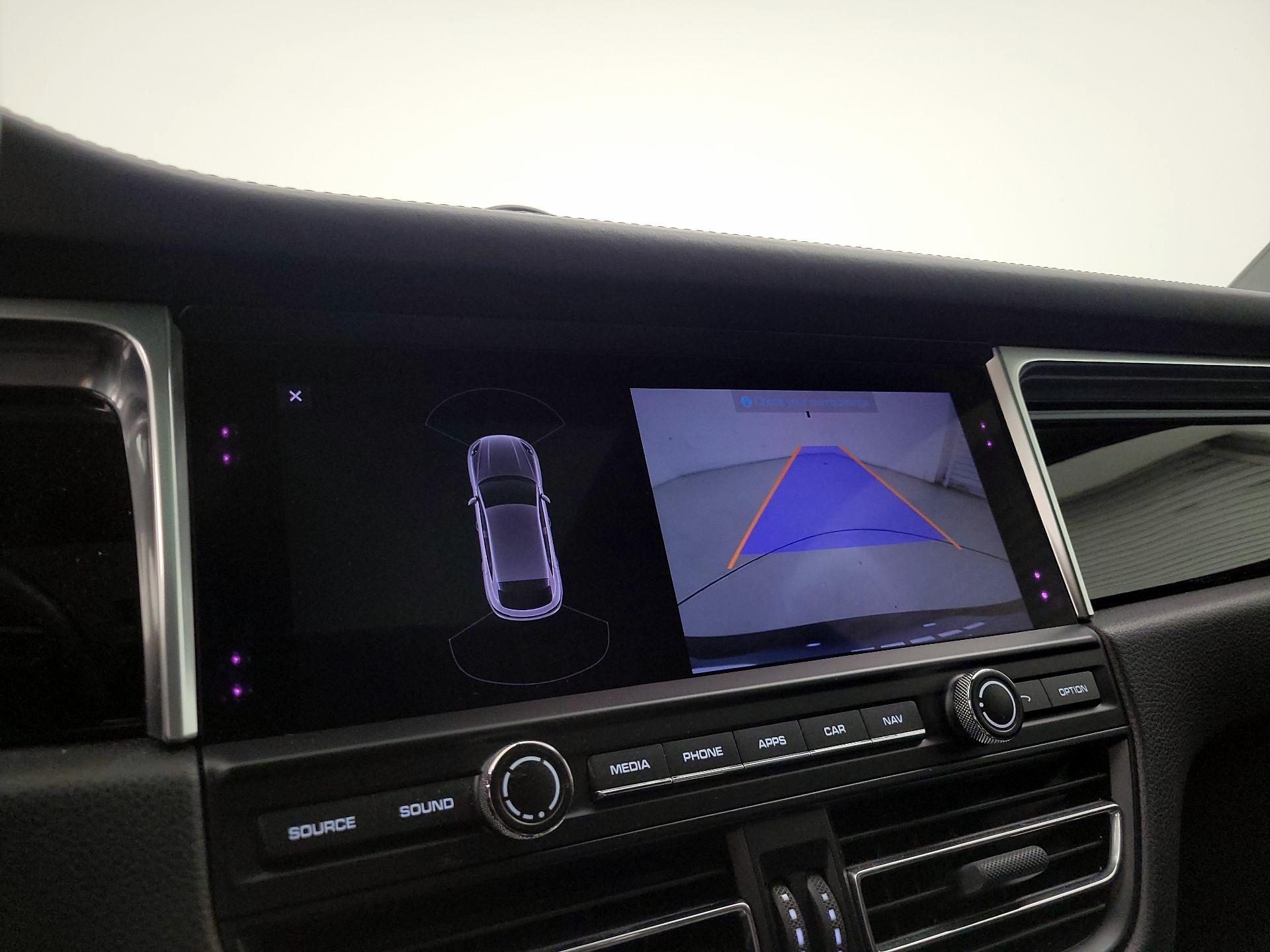 Thumbnail: 2020 Porsche Macan - 15