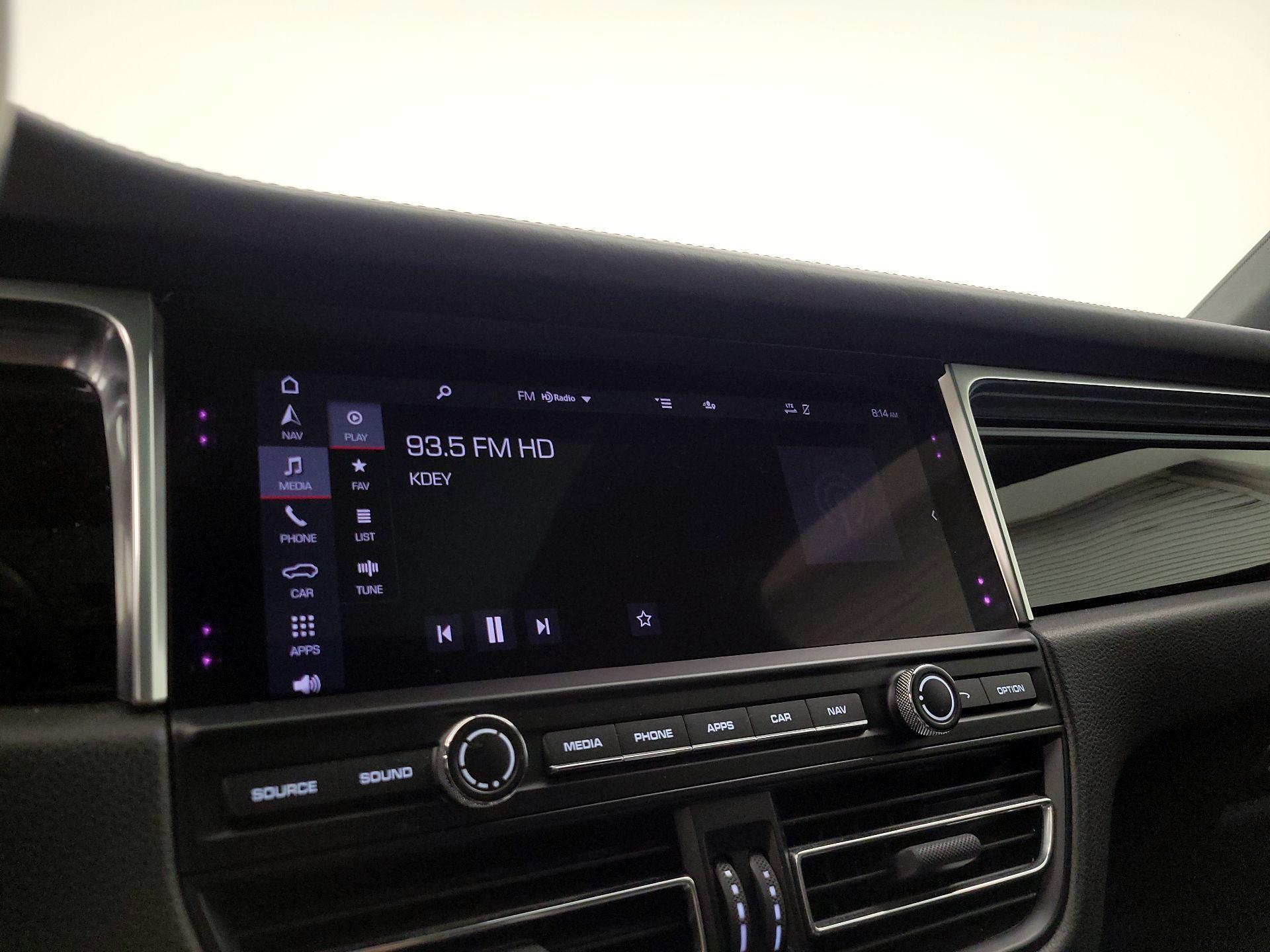 Thumbnail: 2020 Porsche Macan - 16