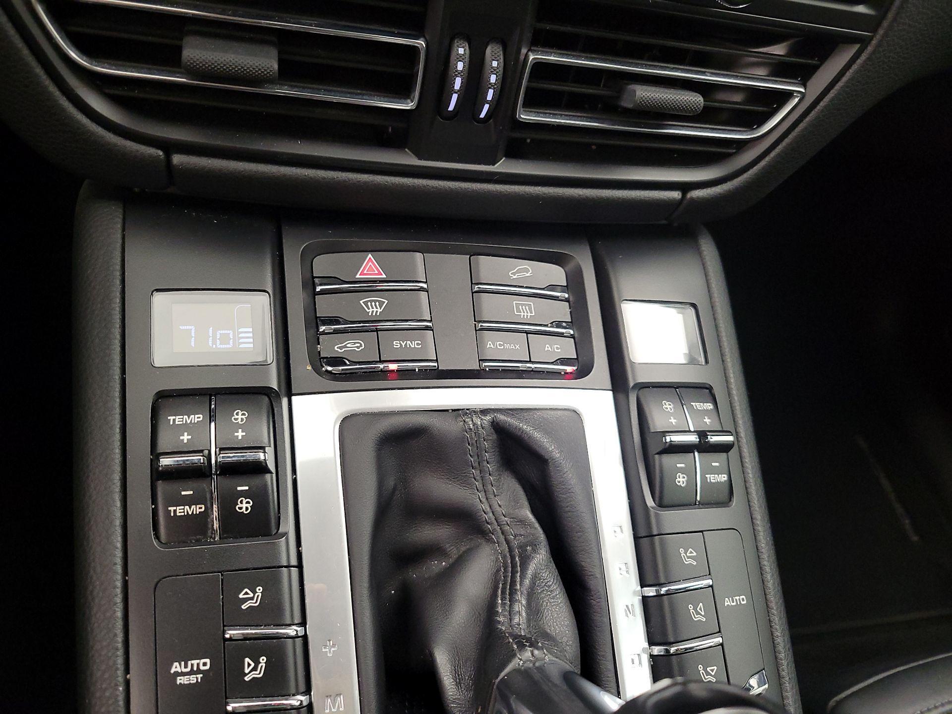 Thumbnail: 2020 Porsche Macan - 17