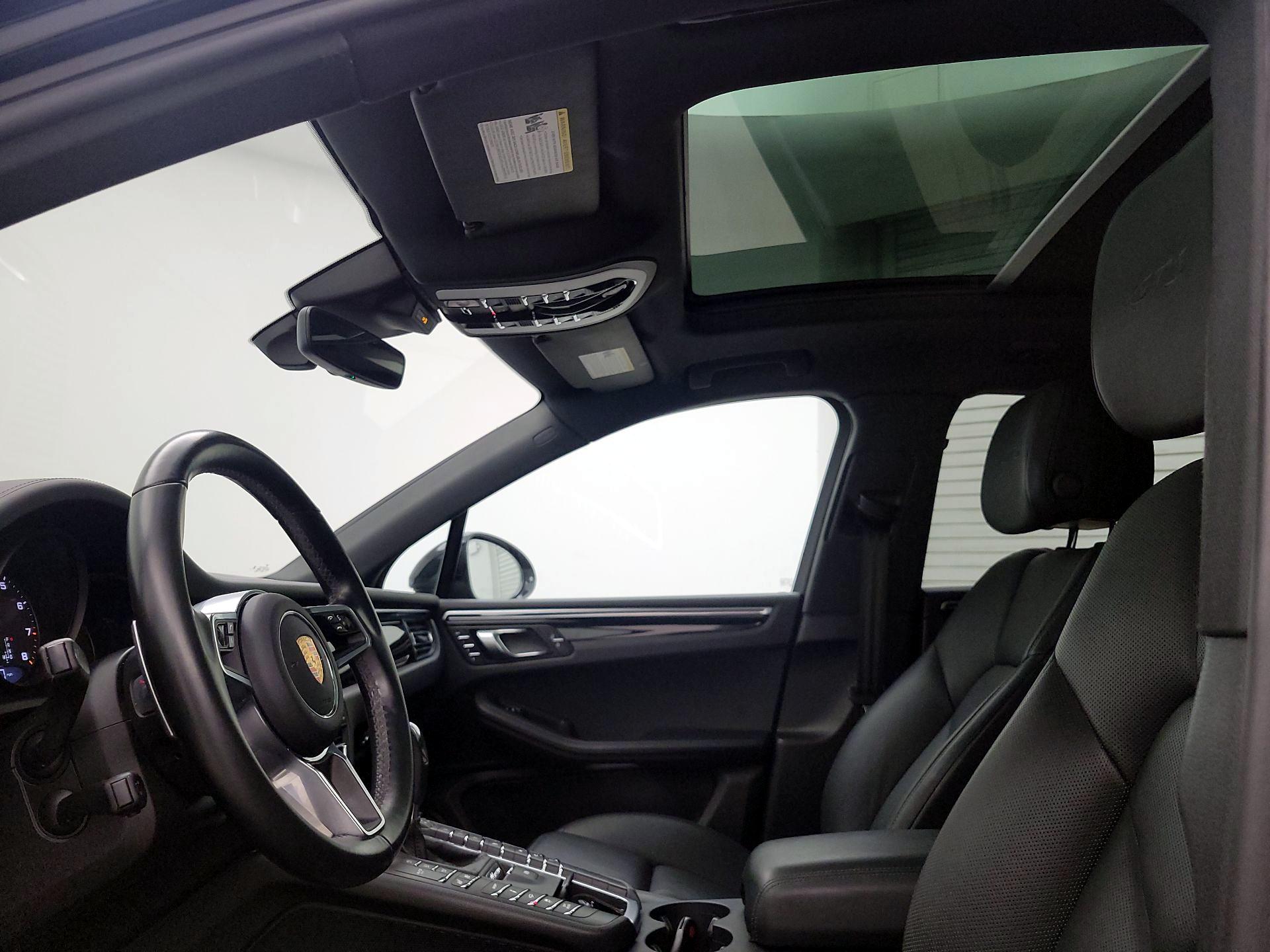 Thumbnail: 2020 Porsche Macan - 20