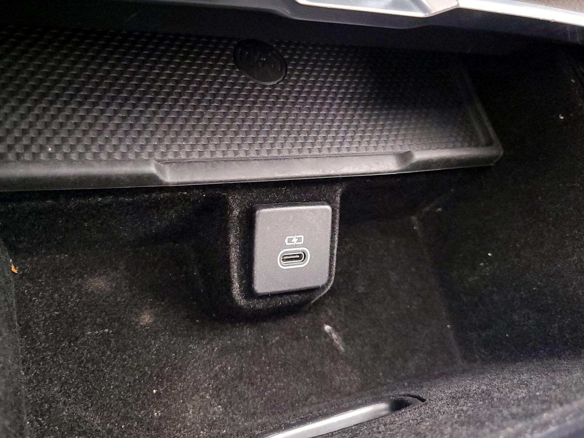 Thumbnail: 2023 Land Rover Range Rover - 18