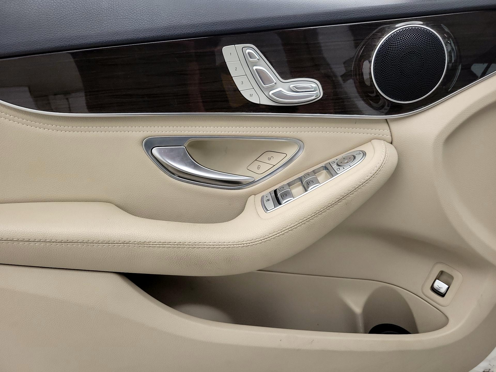 Thumbnail: 2015 Mercedes-Benz C-Class - 12