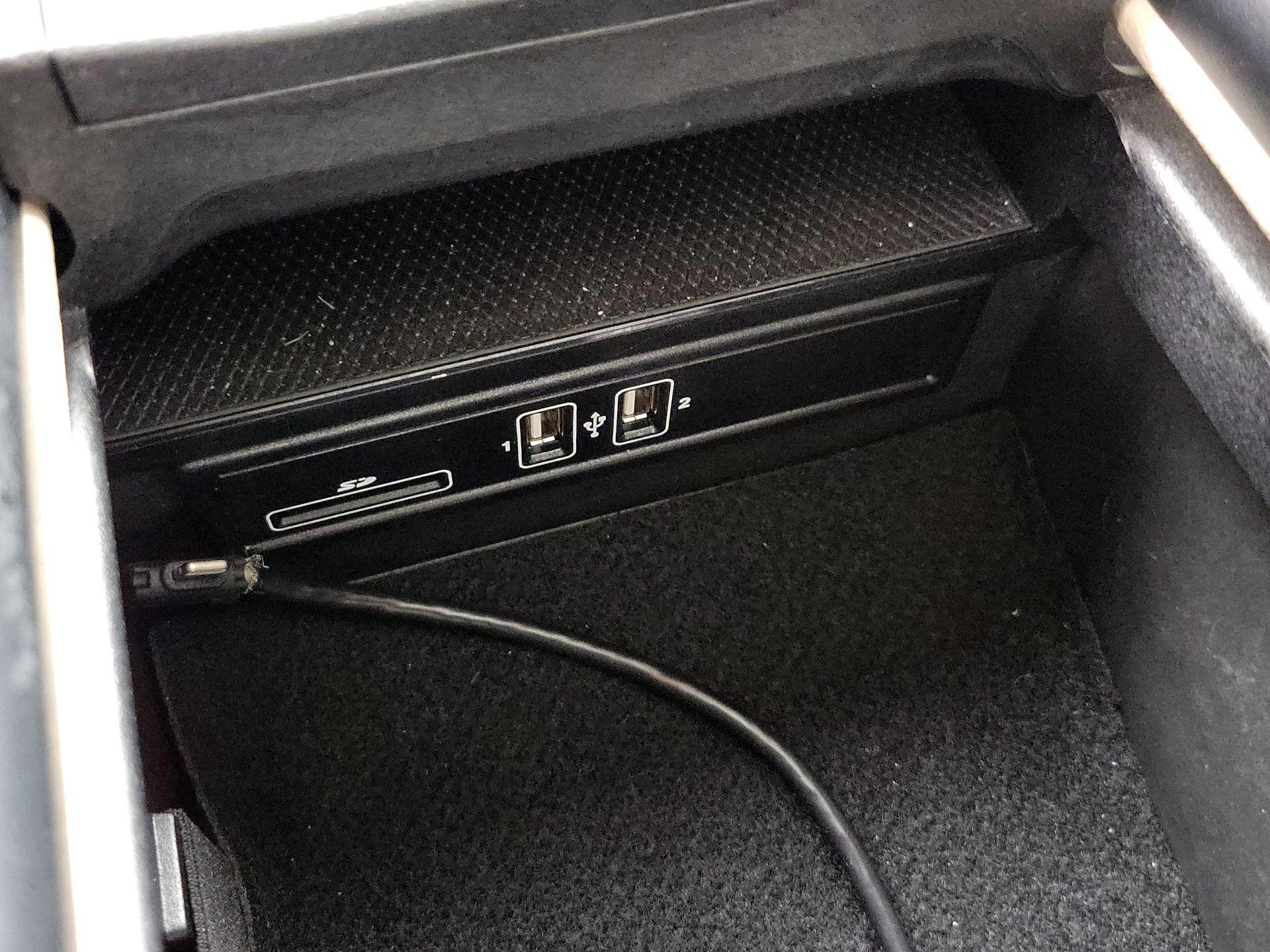 Thumbnail: 2015 Mercedes-Benz C-Class - 18