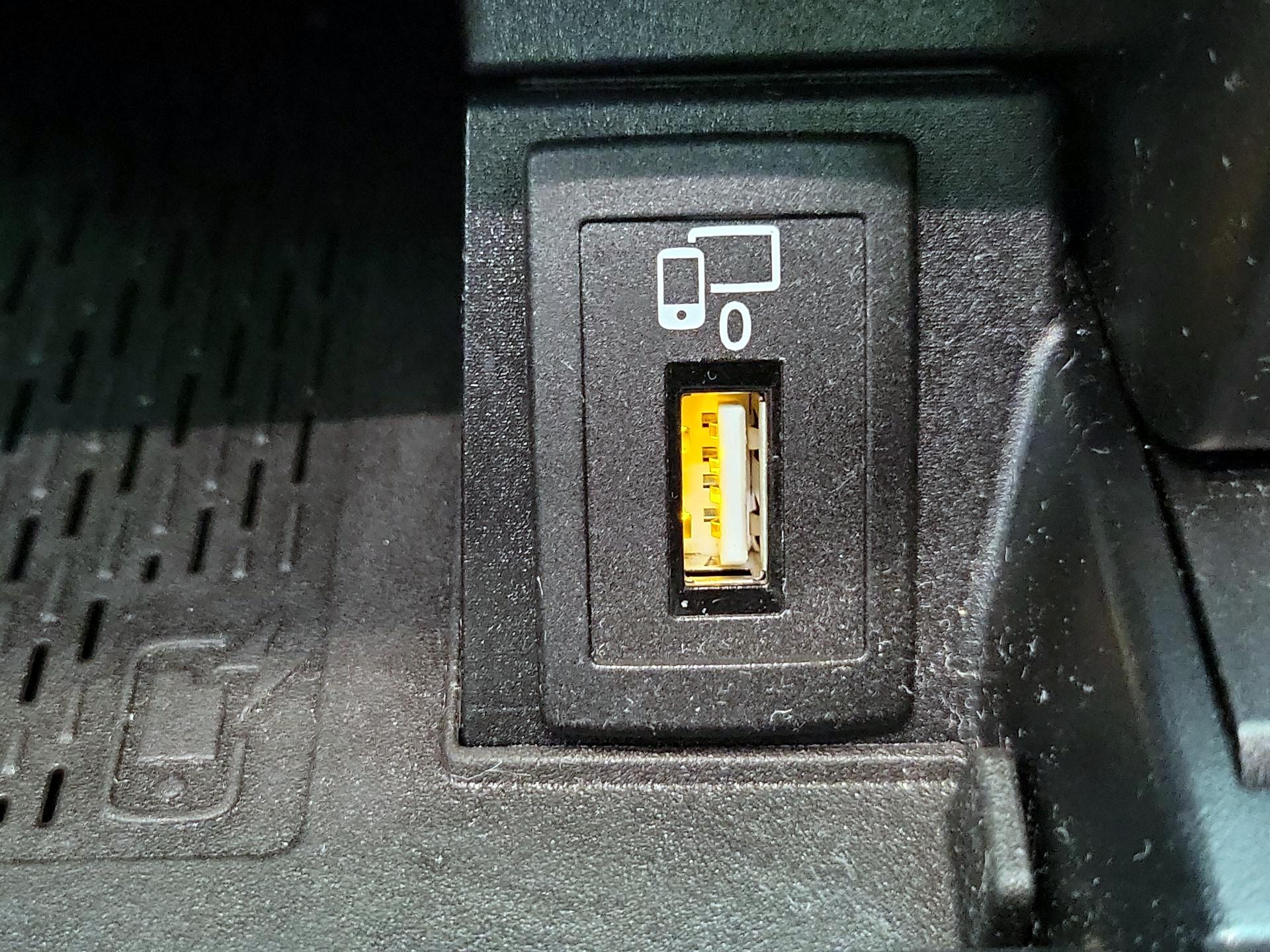 Thumbnail: 2019 Mercedes-Benz C-Class - 18