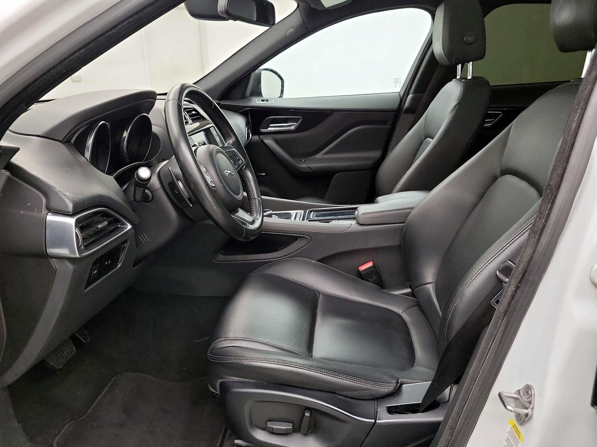 Thumbnail: 2018 Jaguar F-Pace - 11