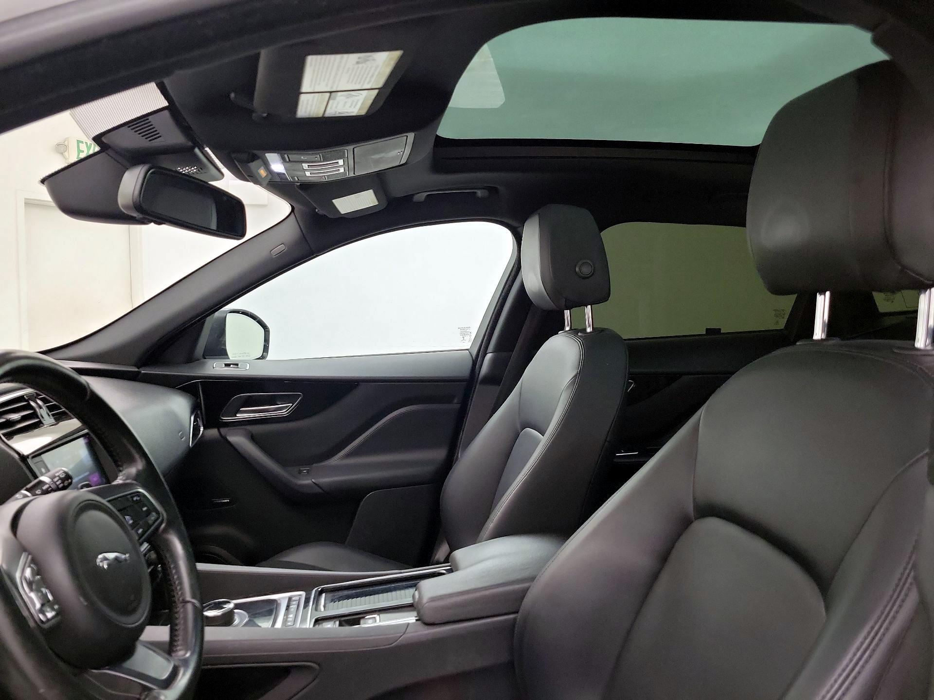 Thumbnail: 2018 Jaguar F-Pace - 19