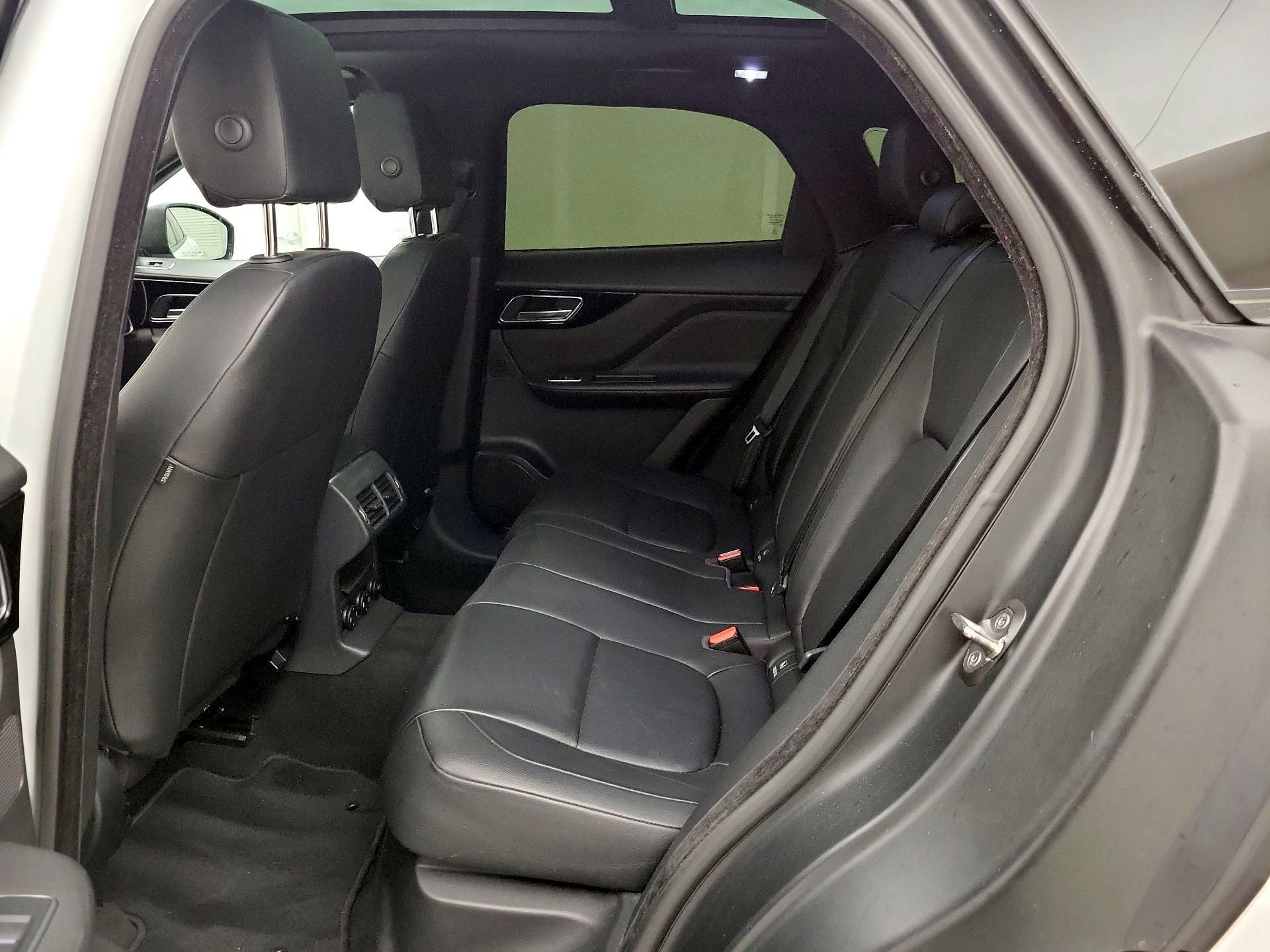 Thumbnail: 2018 Jaguar F-Pace - 20